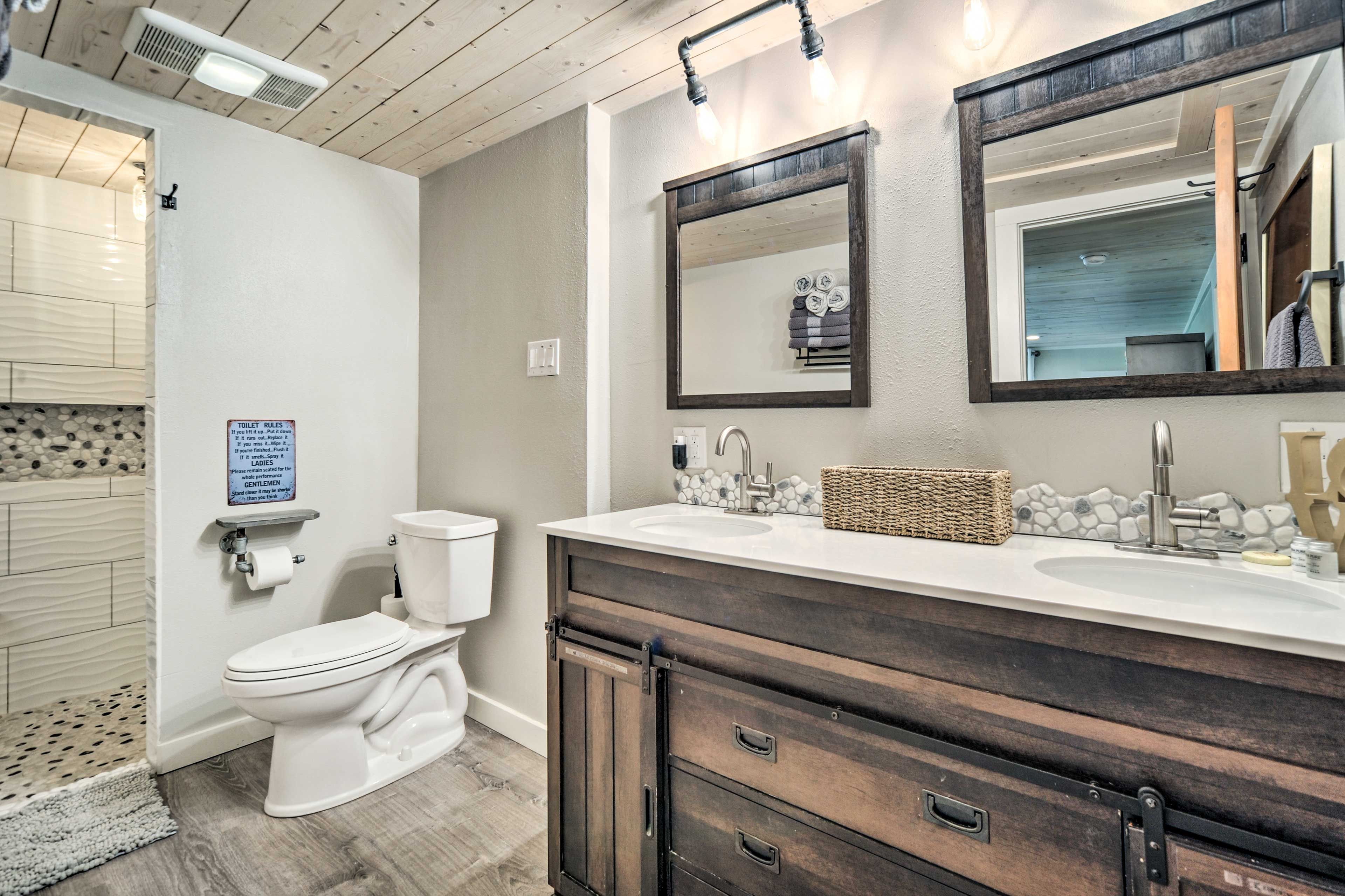 En-Suite Bathroom | Complimentary Toiletries | Walk-In Shower