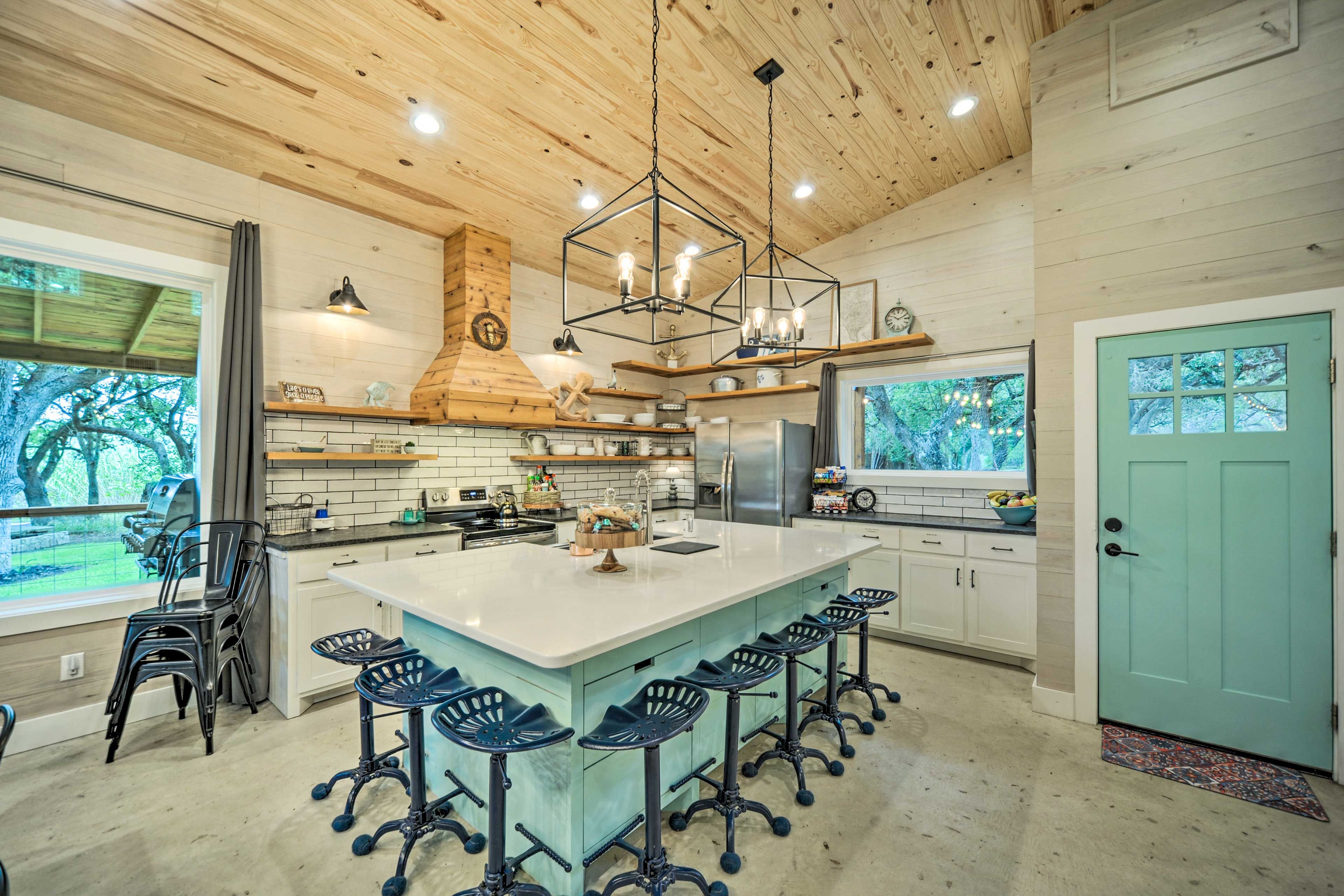 Kitchen | High-End Stainless Steel Appliances | Cooking Essentials