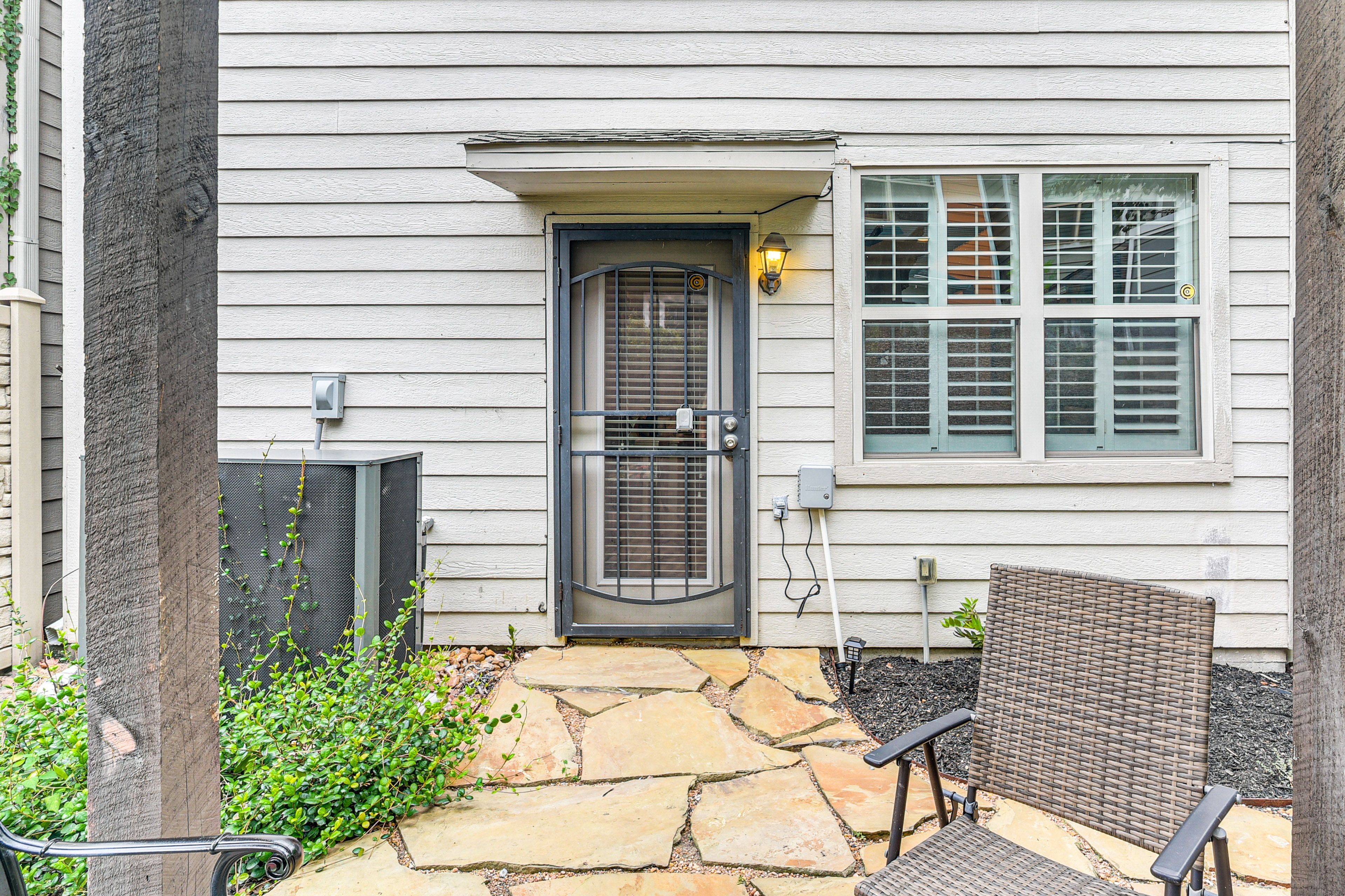 Furnished Patio