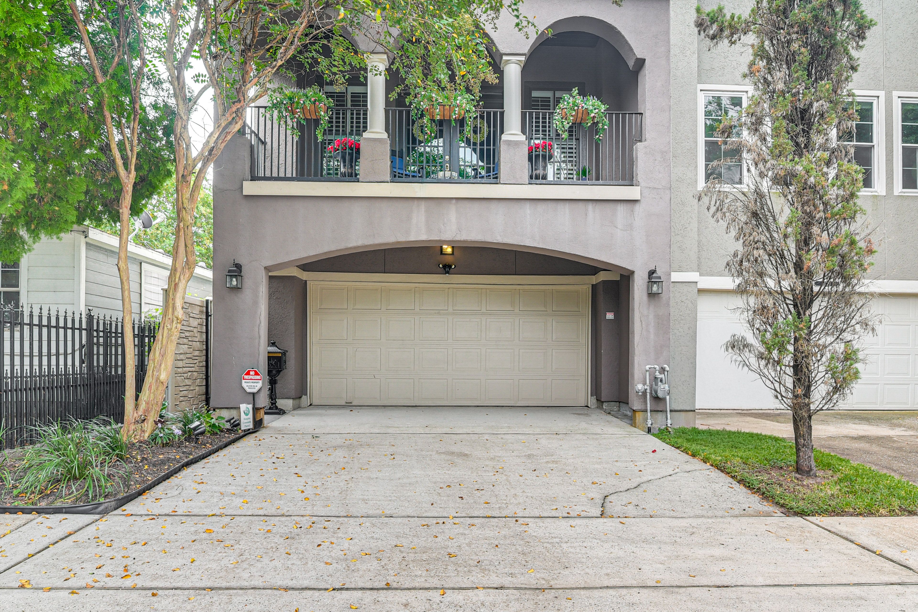Parking | Driveway (2 Vehicles) | Free Street Parking | No Garage Access