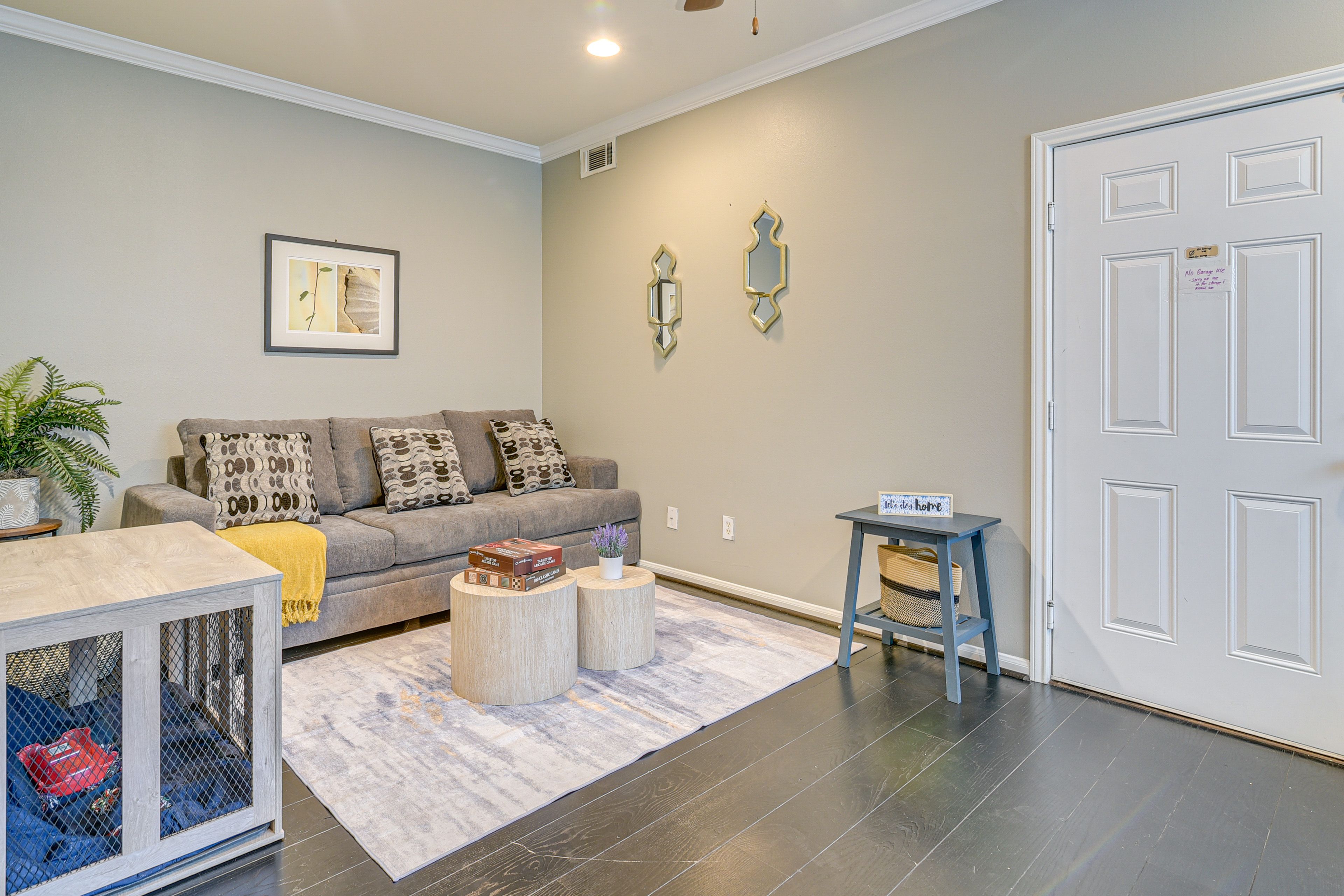 Sitting Room | 1st Floor | Sleeper Sofa | Smart TV | Desk | Dog Crate | Toys