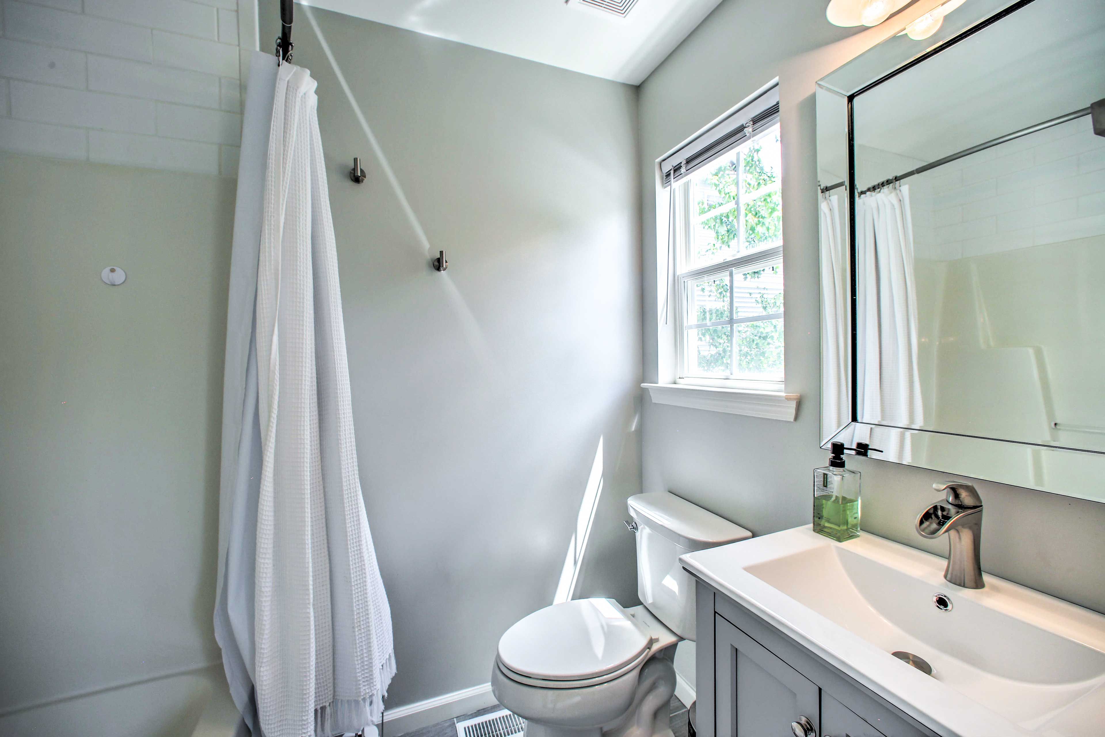 Full Bathroom | 2nd Floor