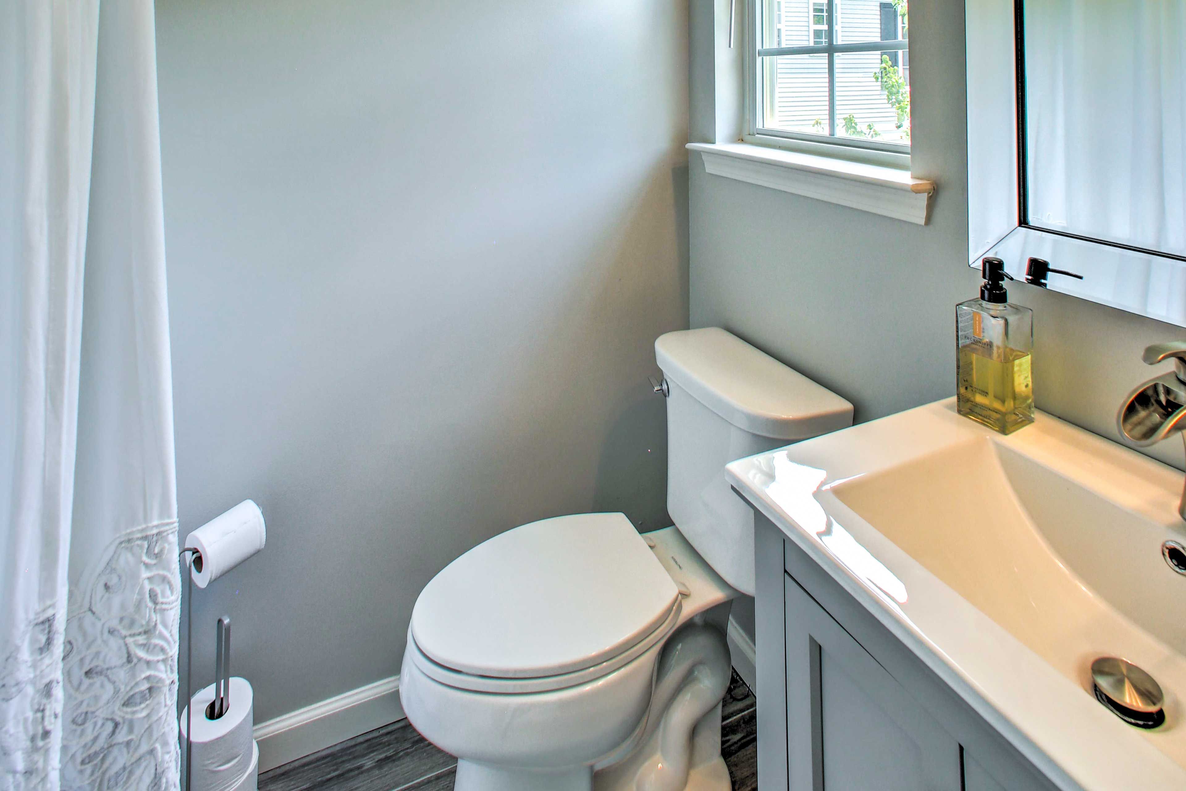 Full Bathroom | 2nd Floor