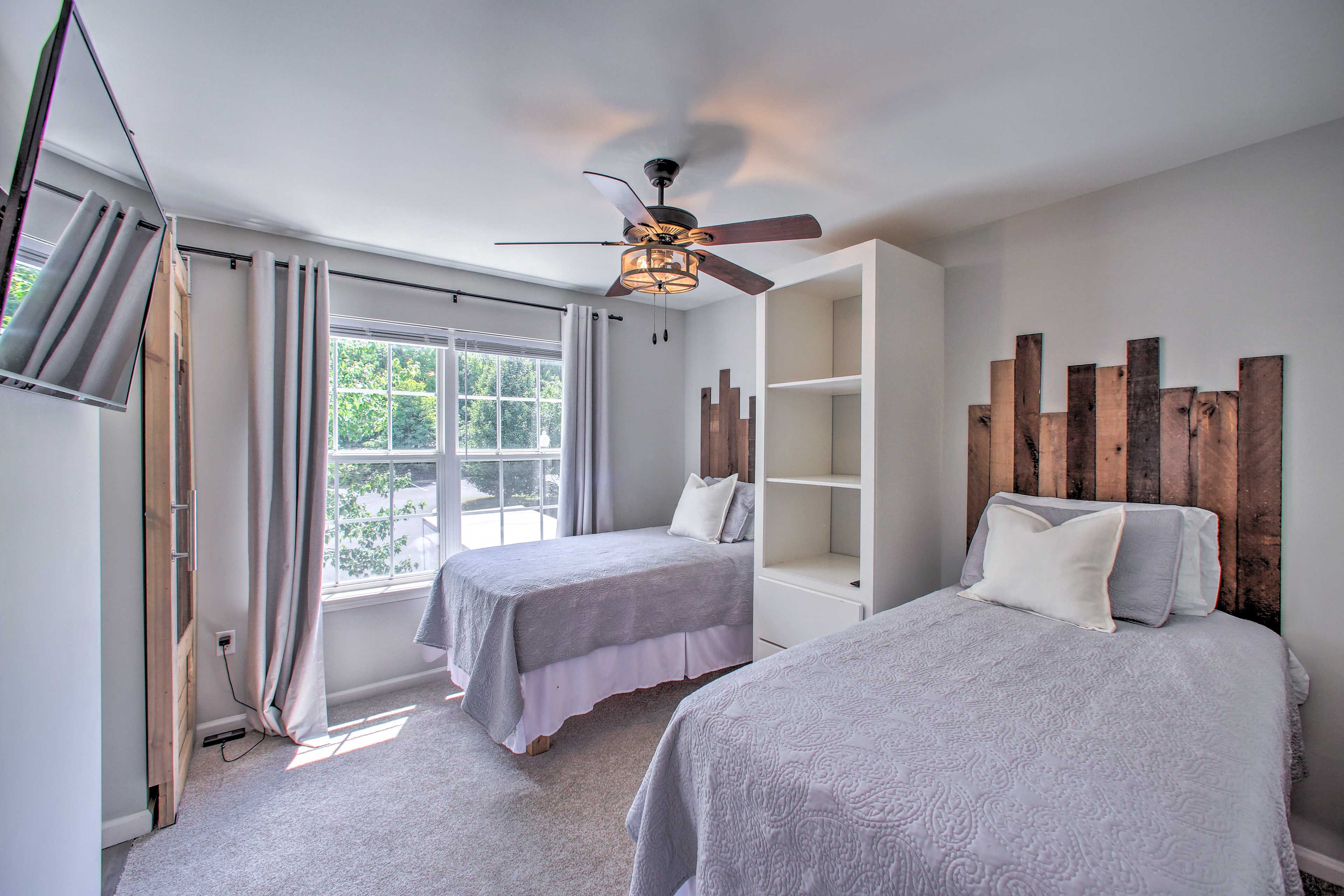 Bedroom 3 | 2 Twin Beds | Smart TV | 2nd Floor