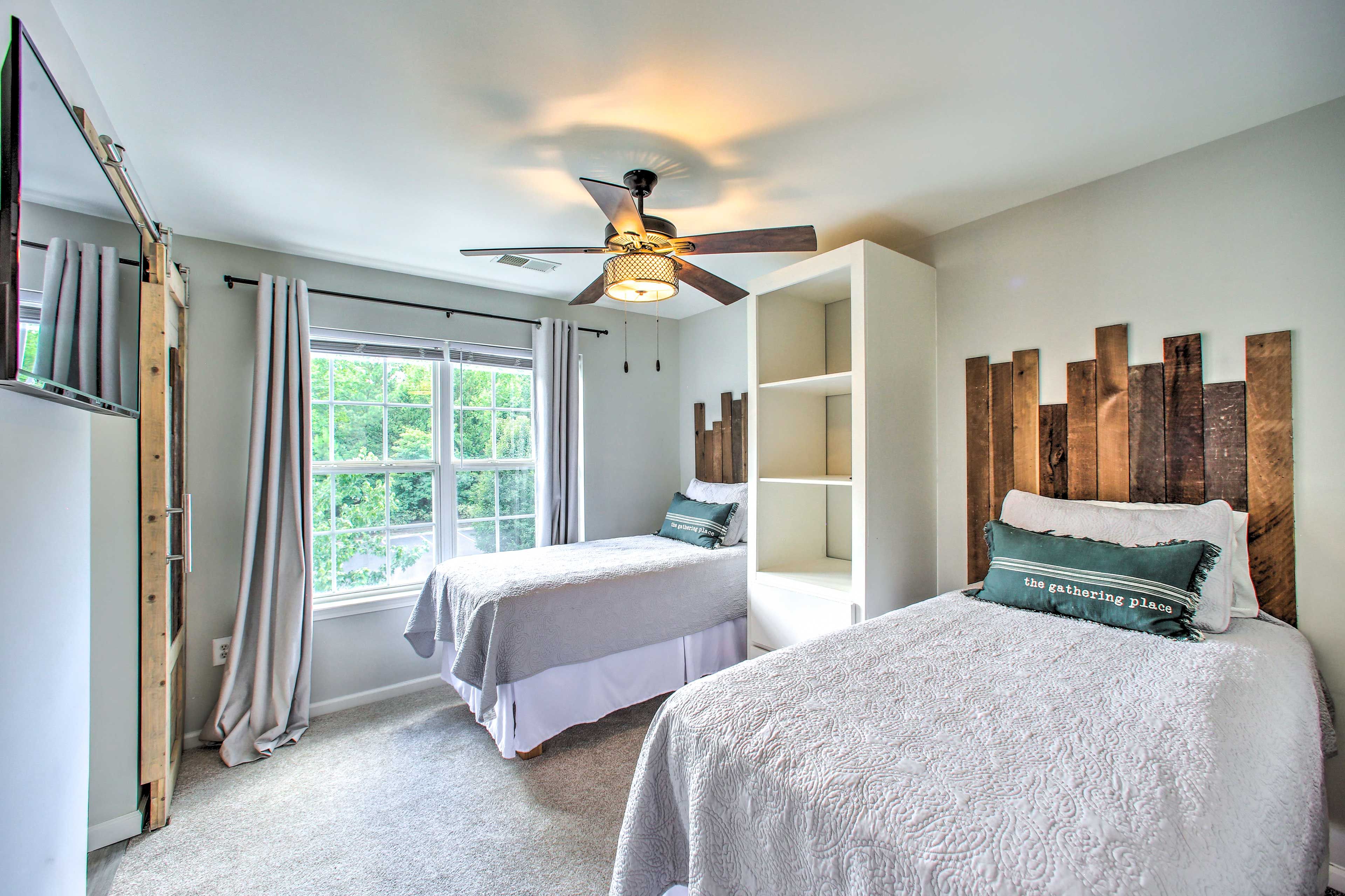 Bedroom 4 | 2 Twin Beds | Smart TV | 2nd Floor