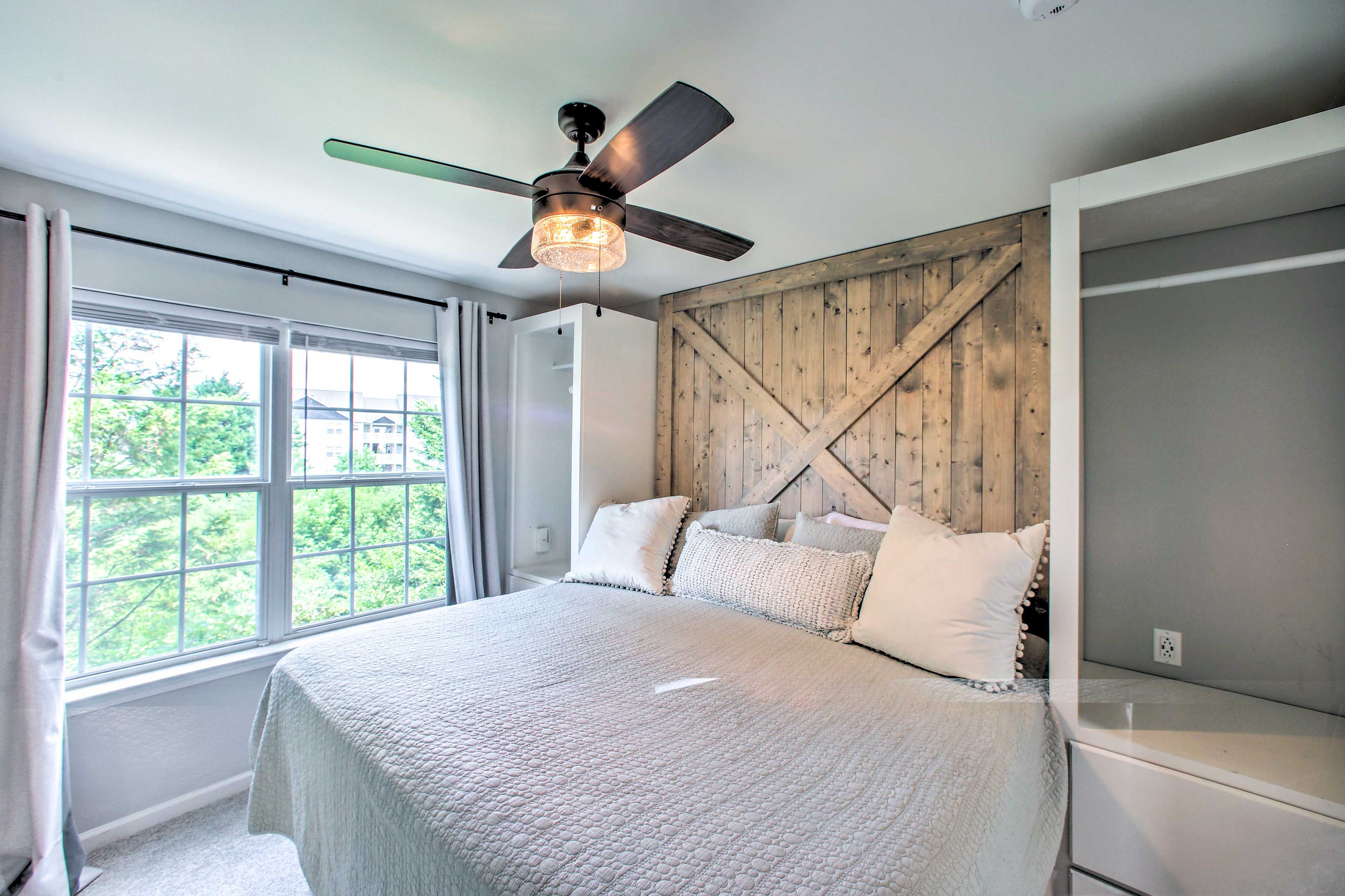 Bedroom 1 | King Bed | Smart TV | 3rd Floor