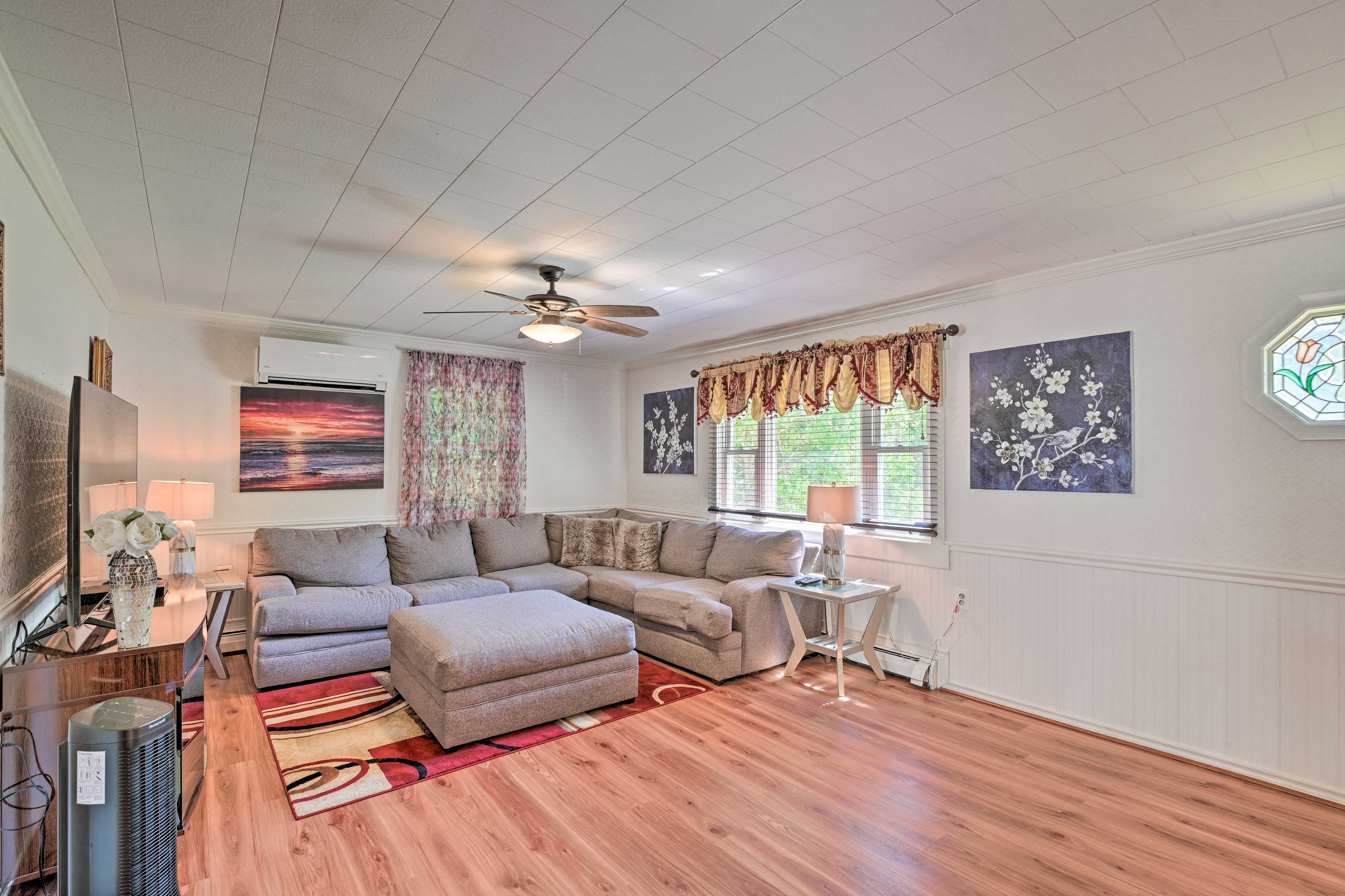 Living Area | 1st Floor | Steps Required | Cable TV