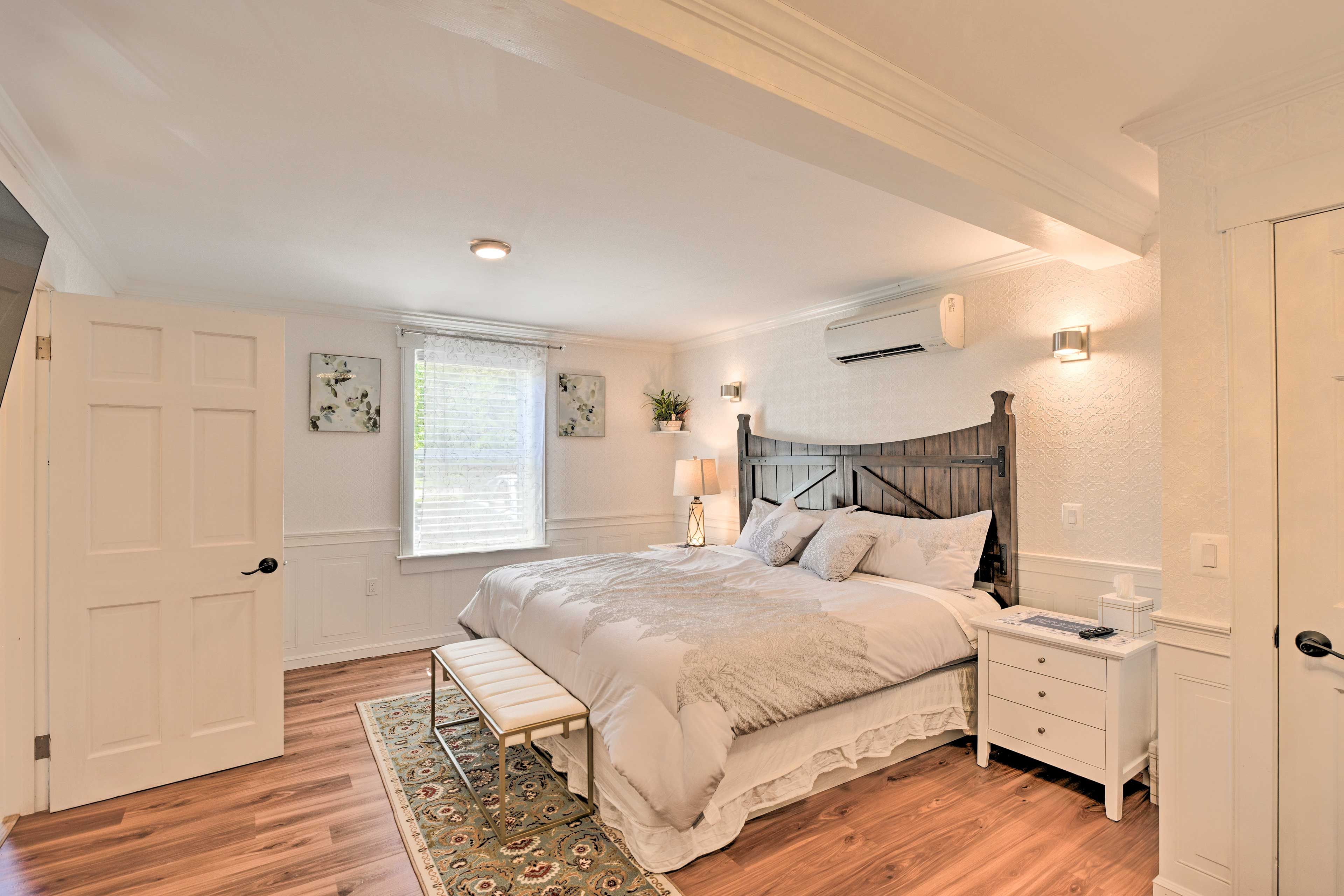 Bedroom 1 | King Bed | 1st Floor | En-Suite | Smart TV