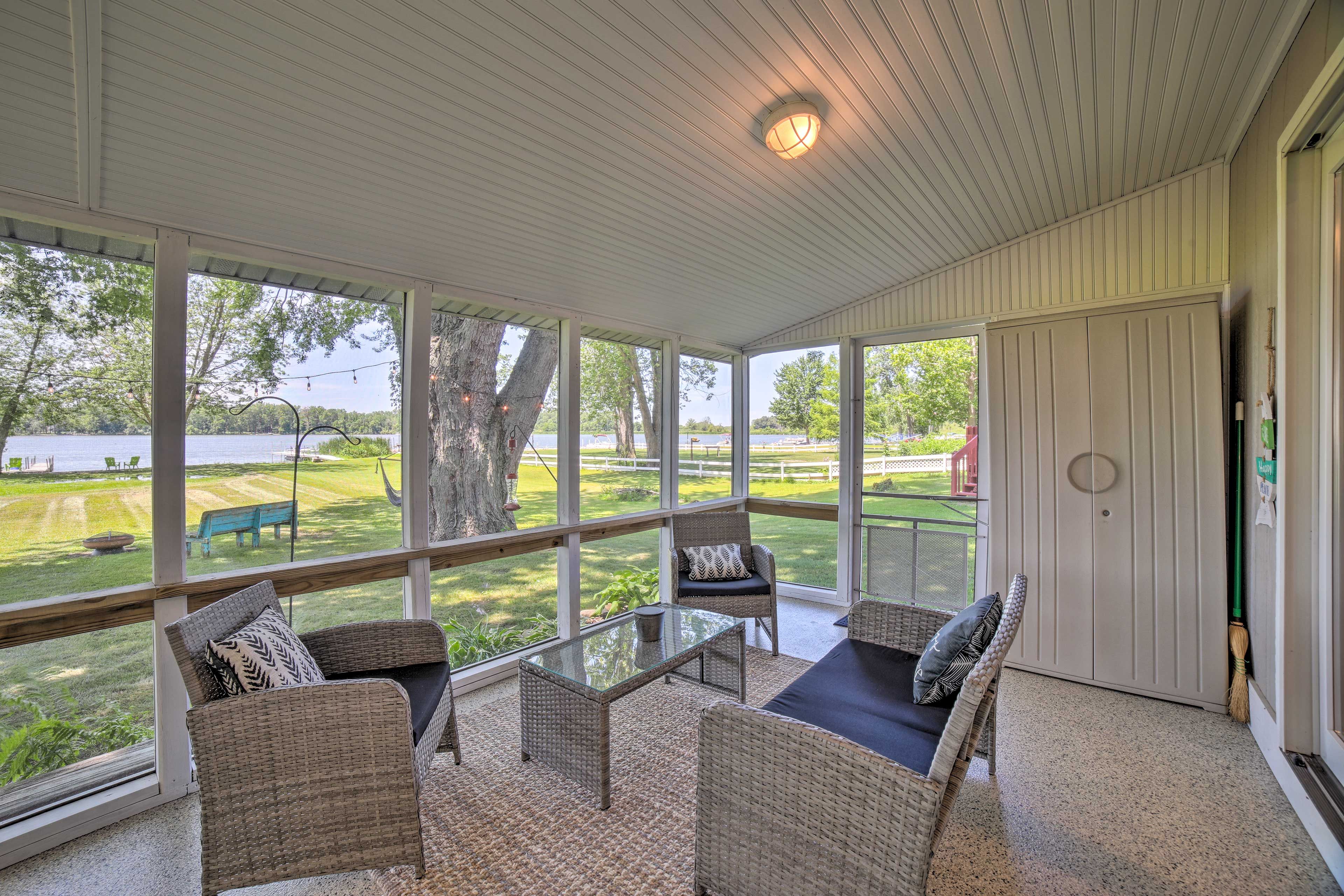 Screened-In Porch | Dining Area | Free WiFi