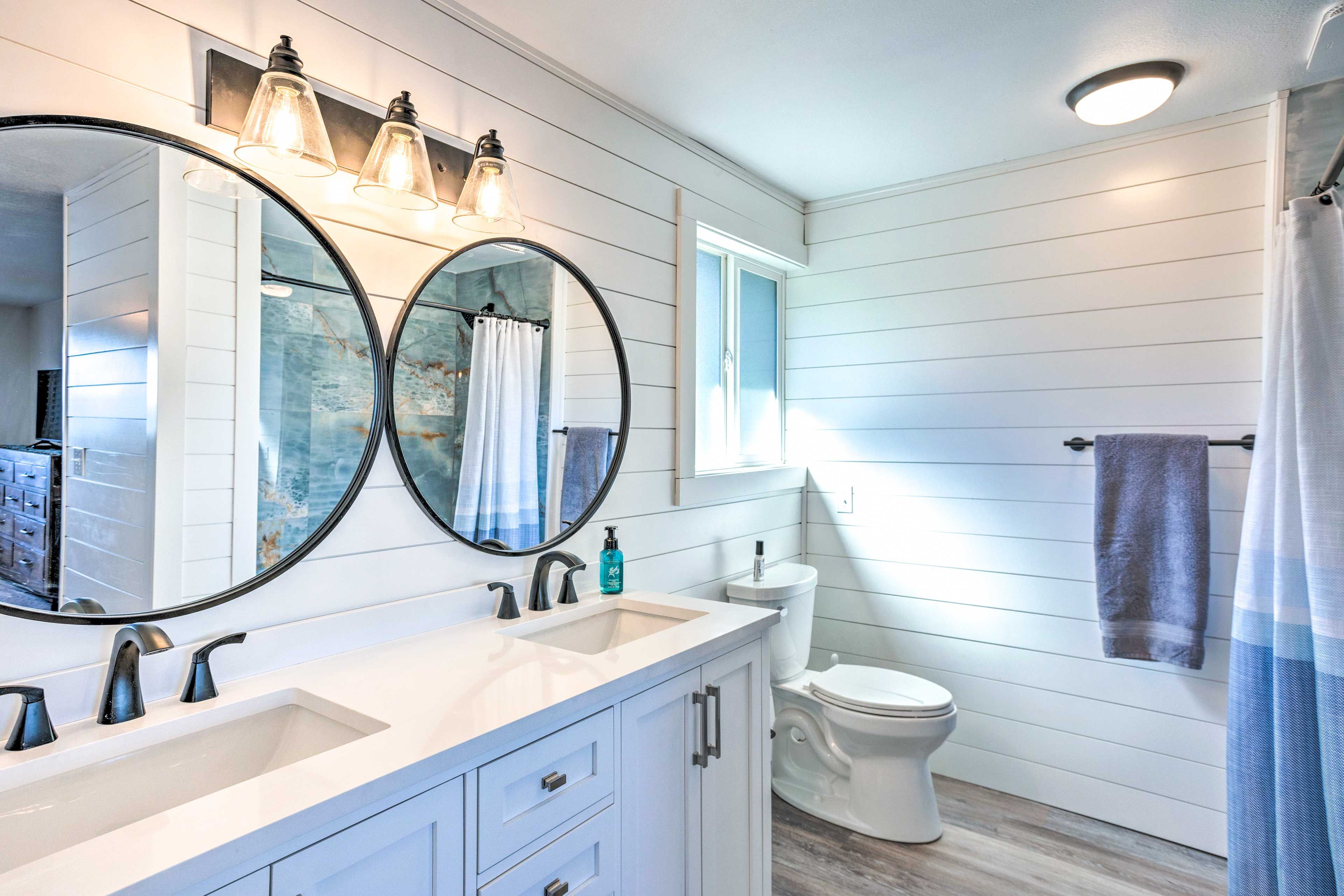 En-Suite Bathroom | Towels Provided | Top Level