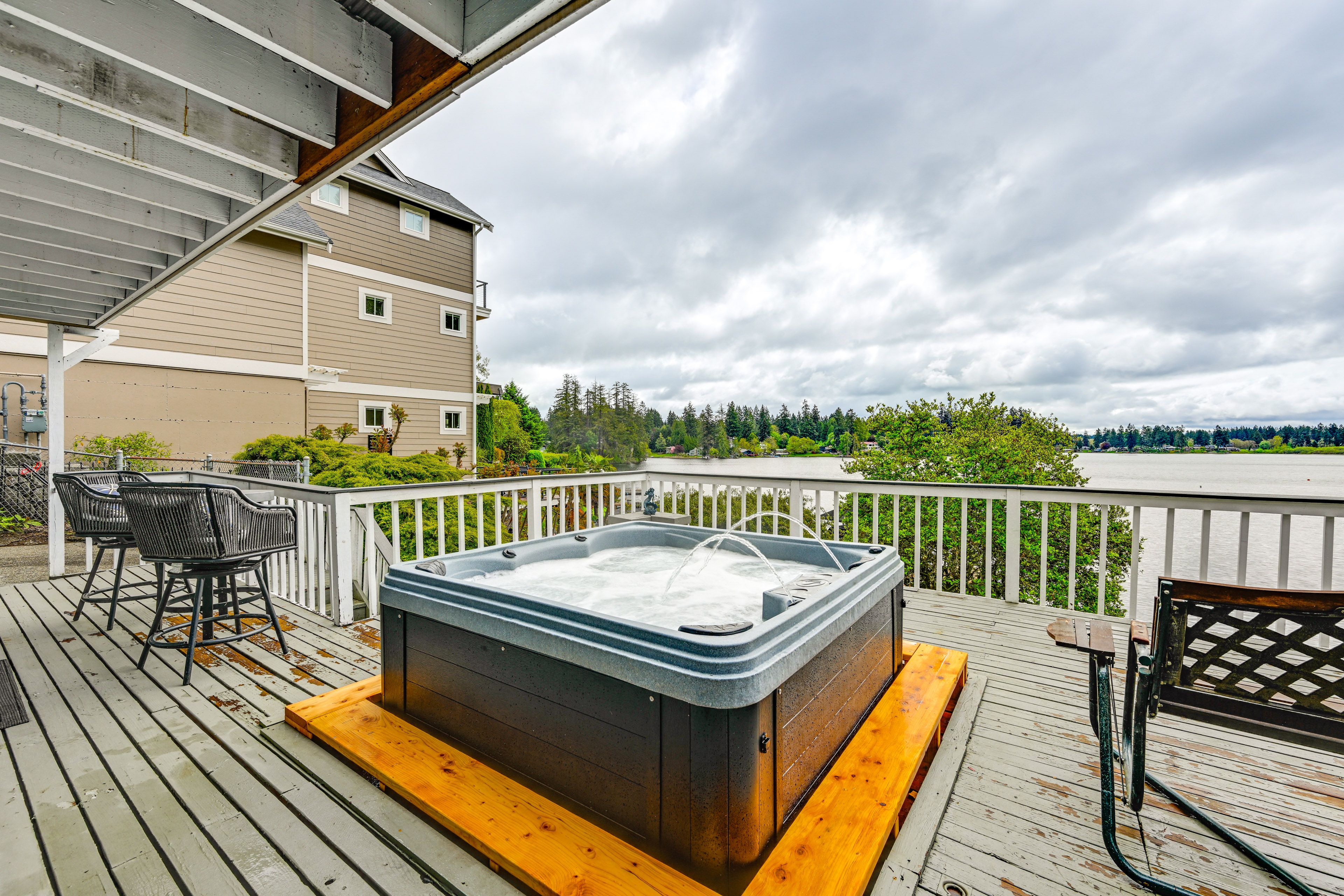 Lacey Vacation Rental | 4BR | 3.5BA | 2,800 Sq Ft | Steps Required
