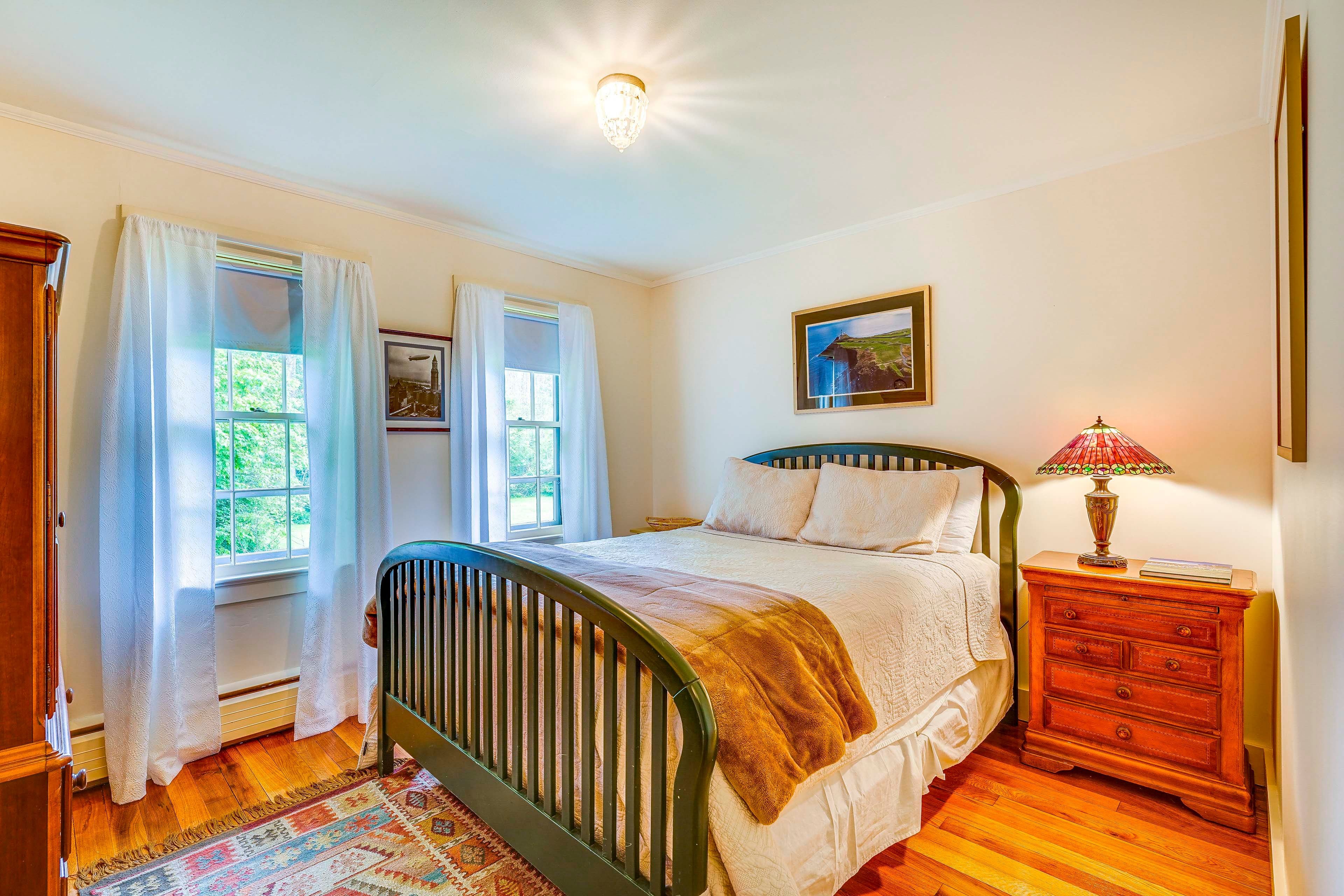 Bedroom 2 | Queen Bed