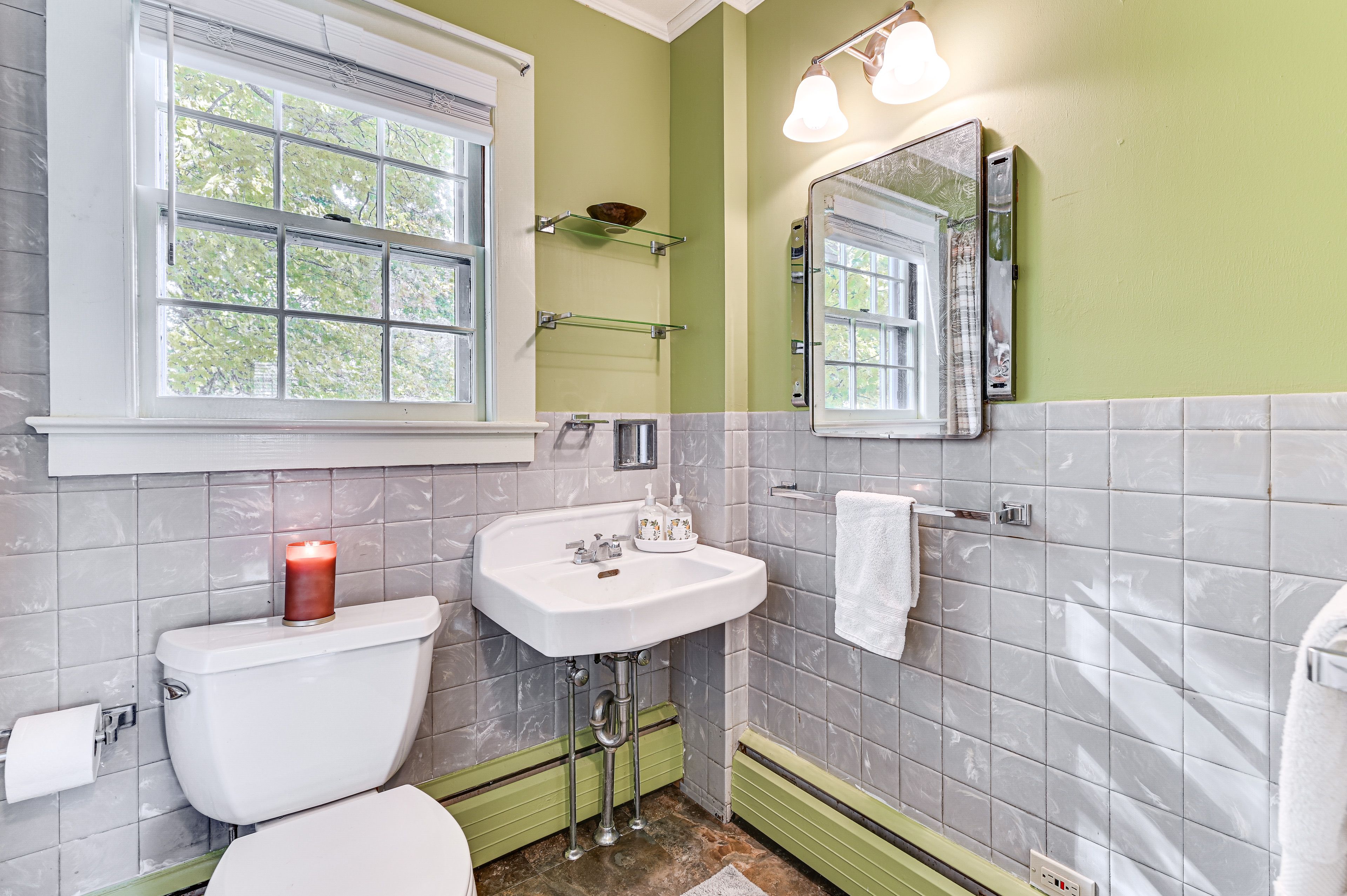 Full Bathroom | Complimentary Toiletries | Hair Dryer