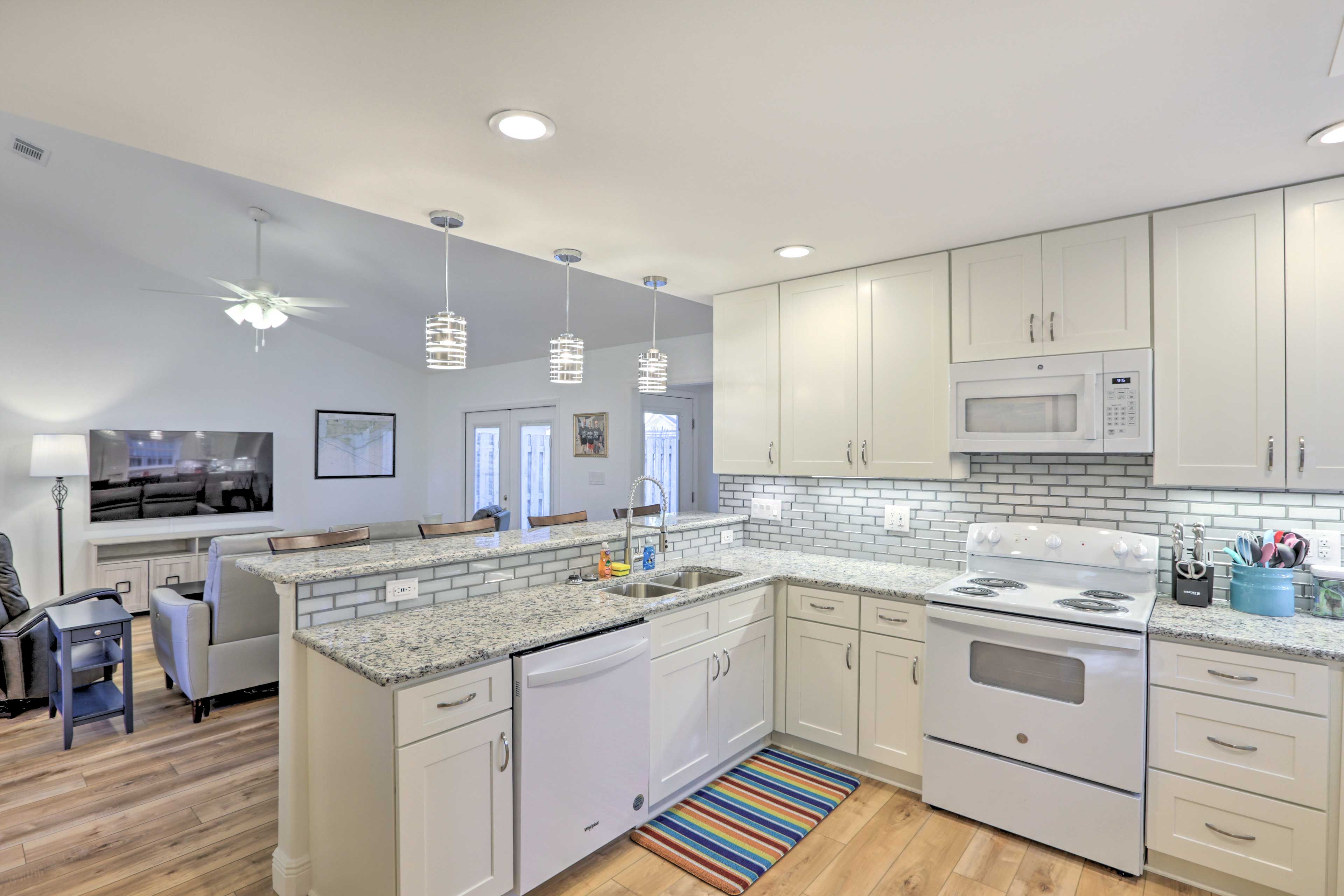 Kitchen | Equipped w/ Cooking Basics