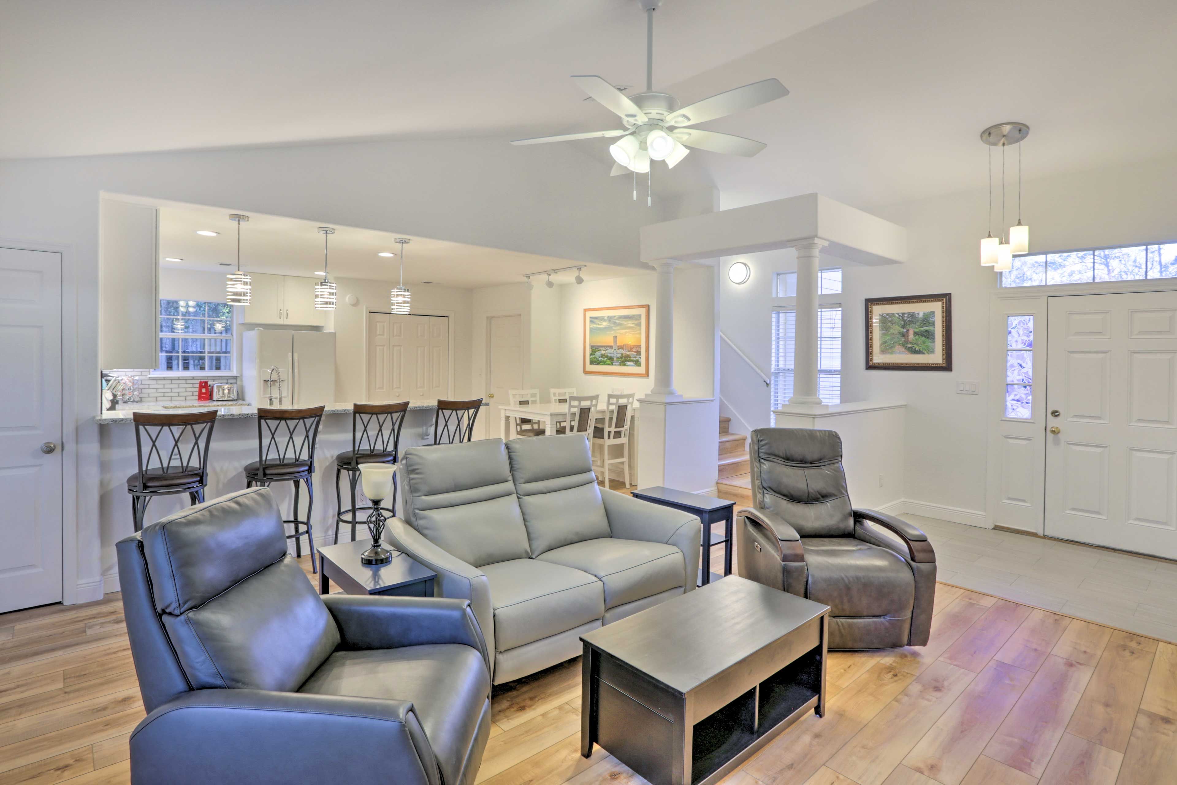 Living Room | Flat-Screen Cable TV