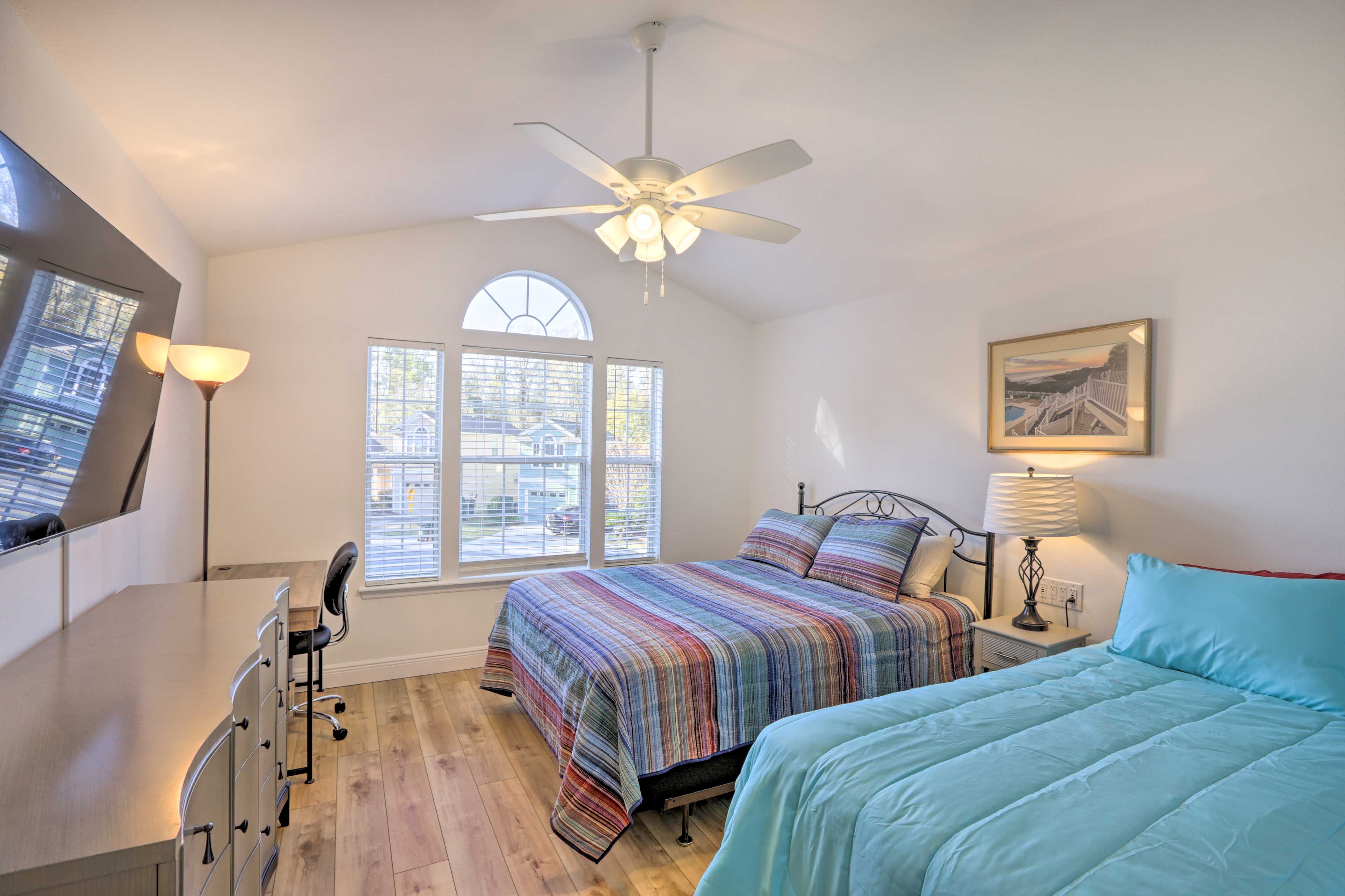 Bedroom 2 | Queen Bed | Twin Bed | Laptop-Friendly Workspace | 2nd Floor