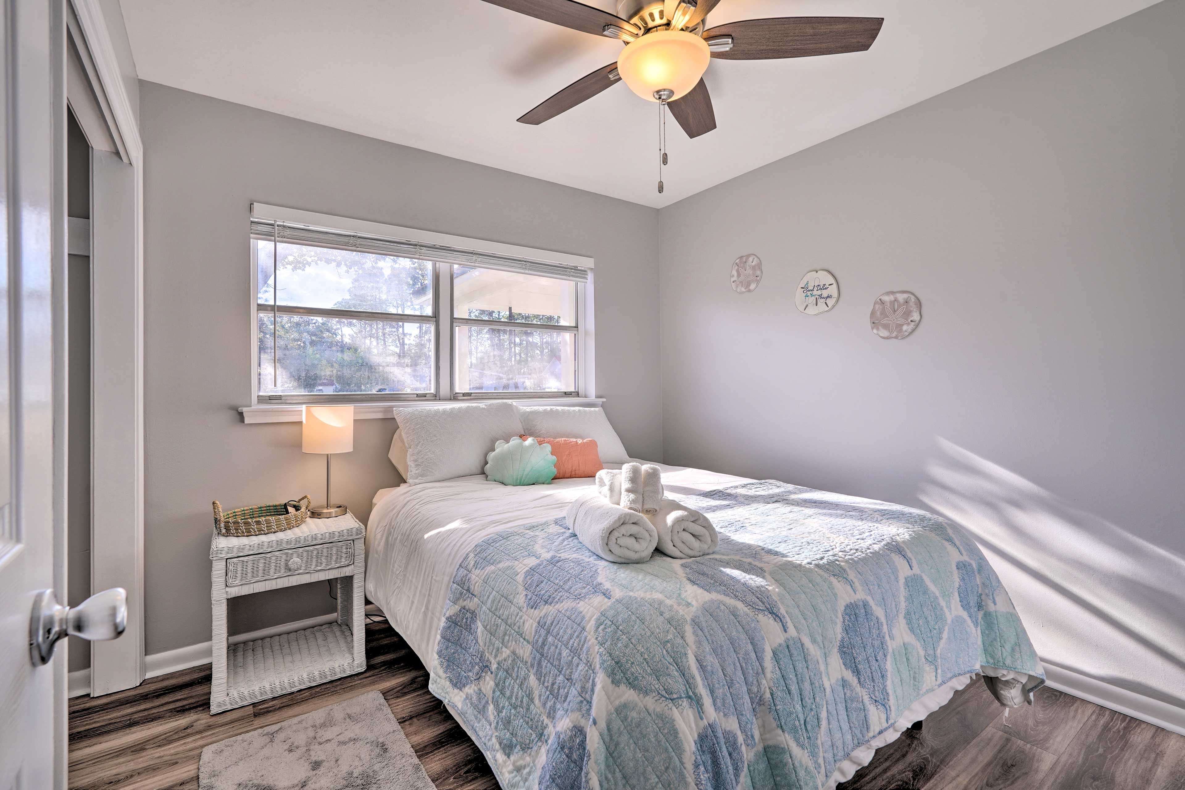 Bedroom 3 | Queen Bed | Linens & Towels