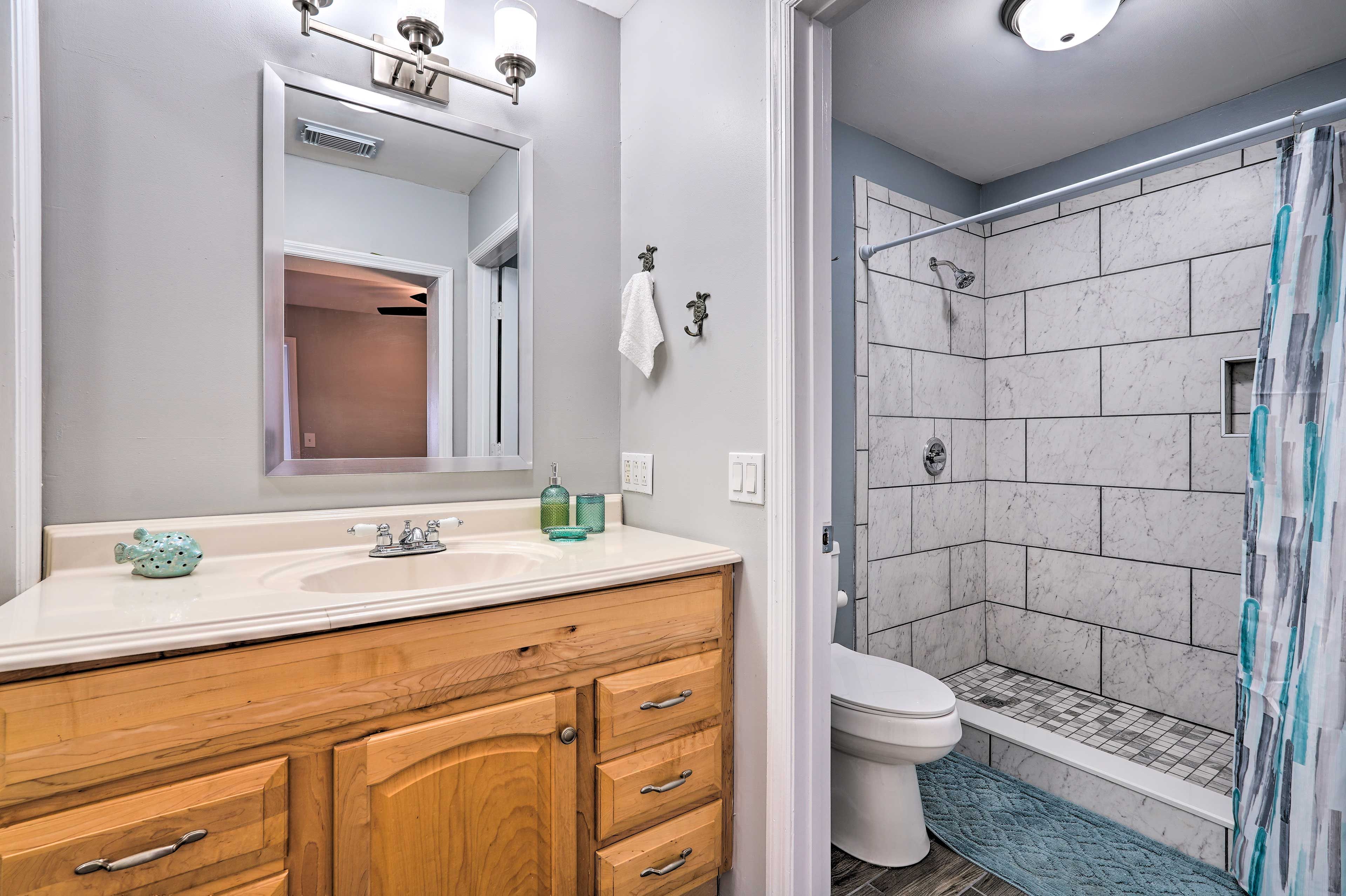 En-Suite Bathroom | Towels Provided
