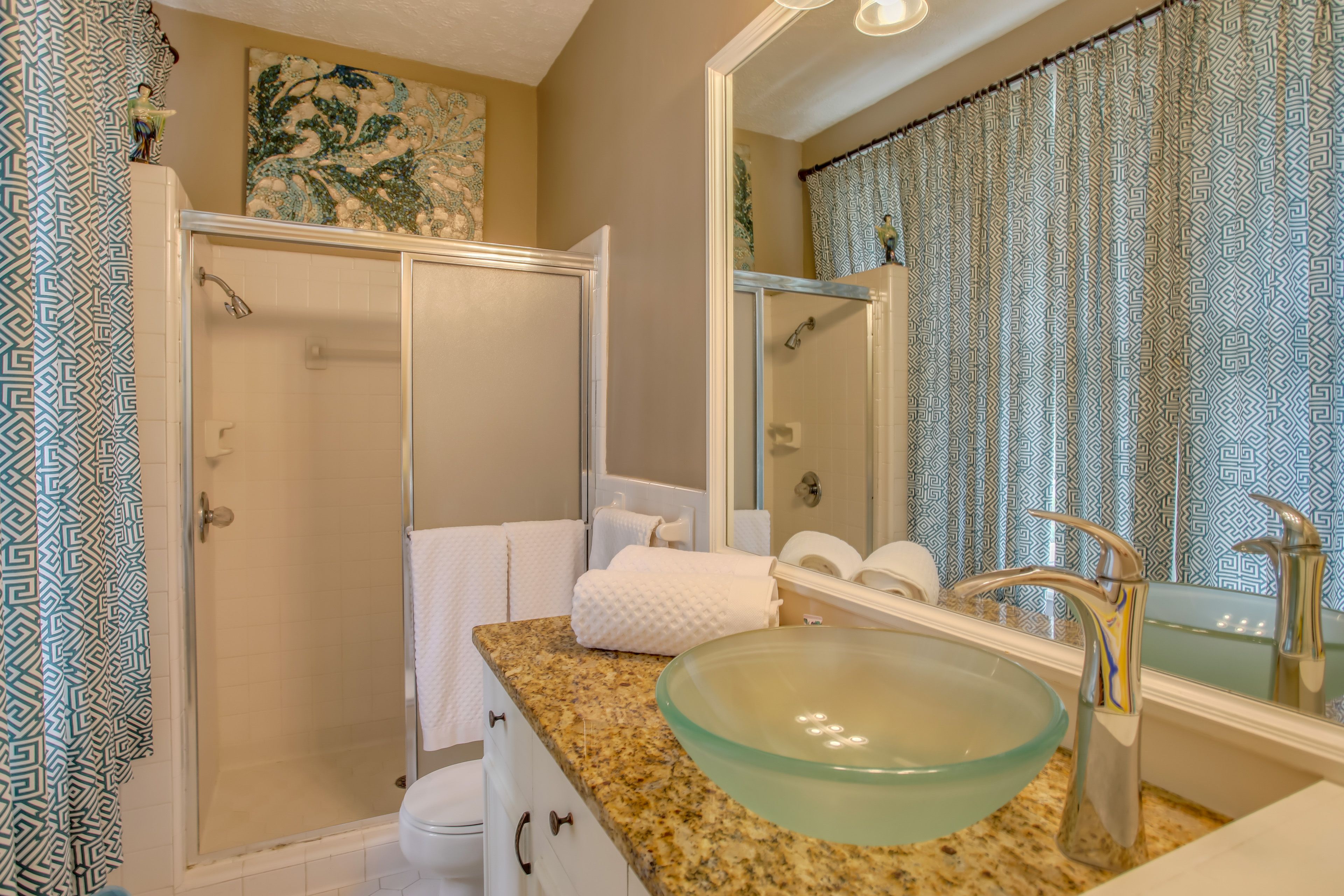Full Bathroom | 2nd Floor | Access Via Bedroom 3