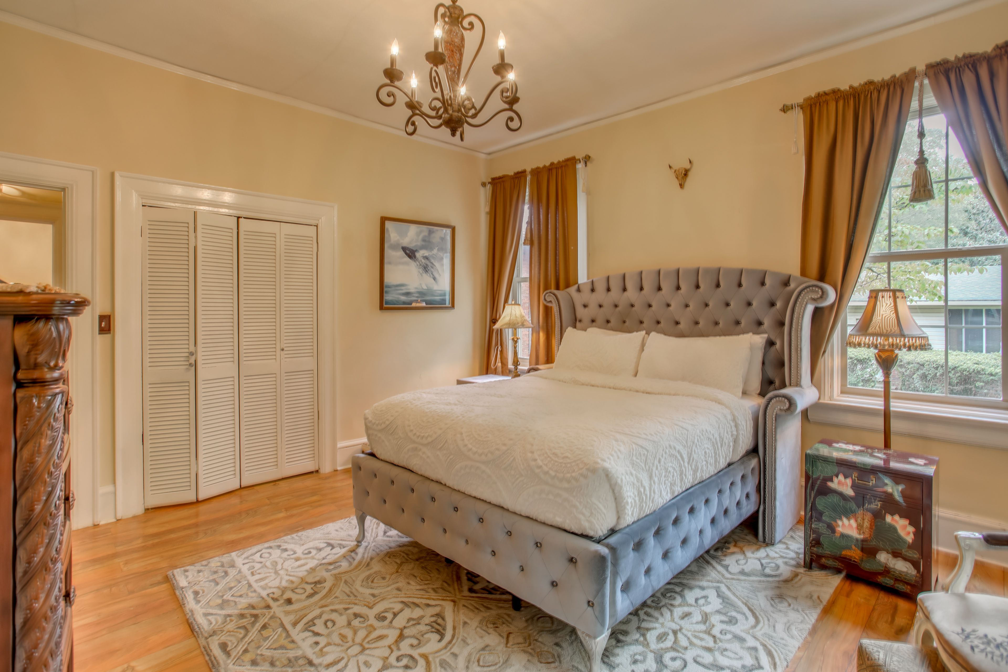 Bedroom 1 | Queen Bed | 1st Floor | En-Suite Bathroom