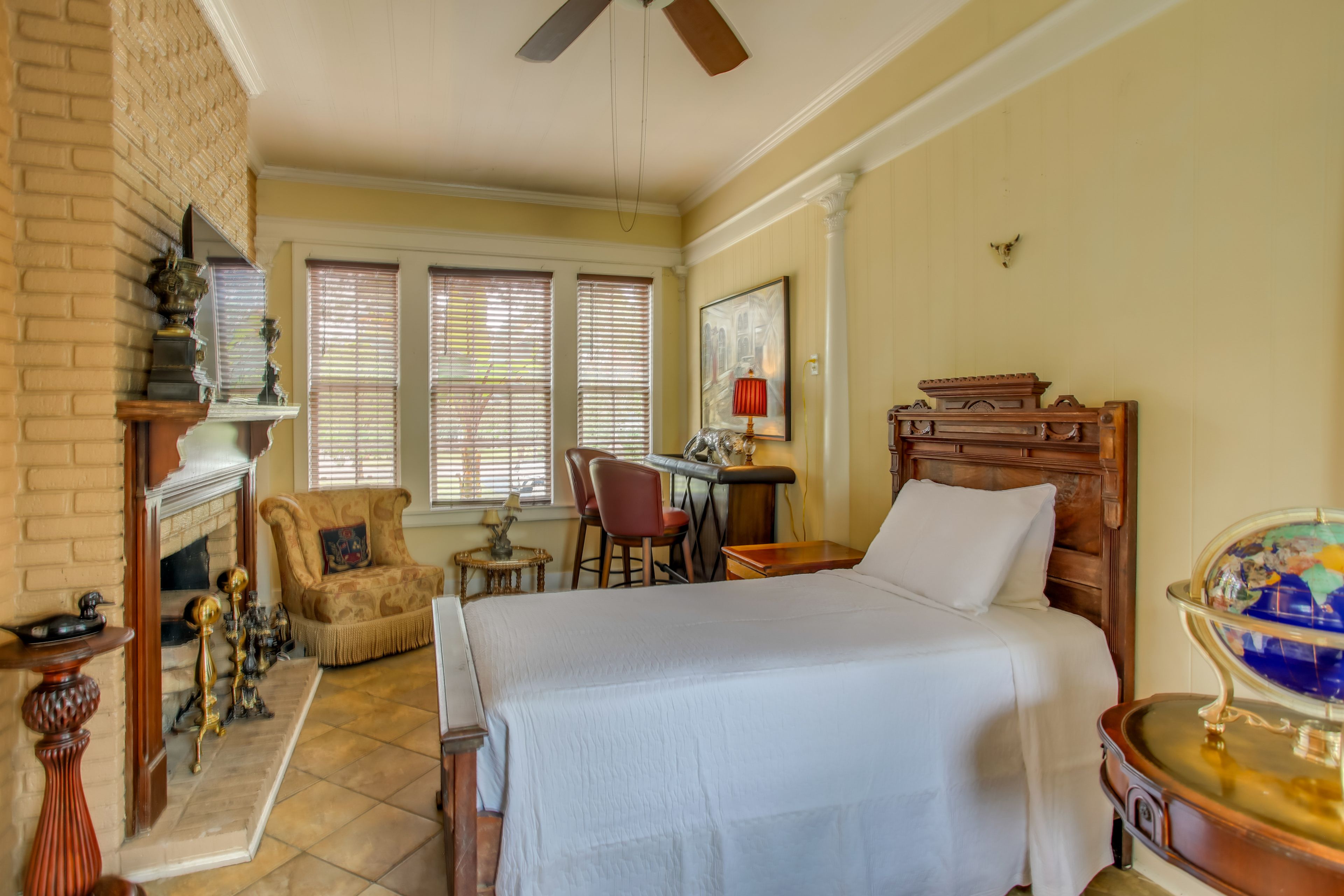 Bedroom 2 | Twin Bed | 1st Floor | Fireplace (Decorative Only)