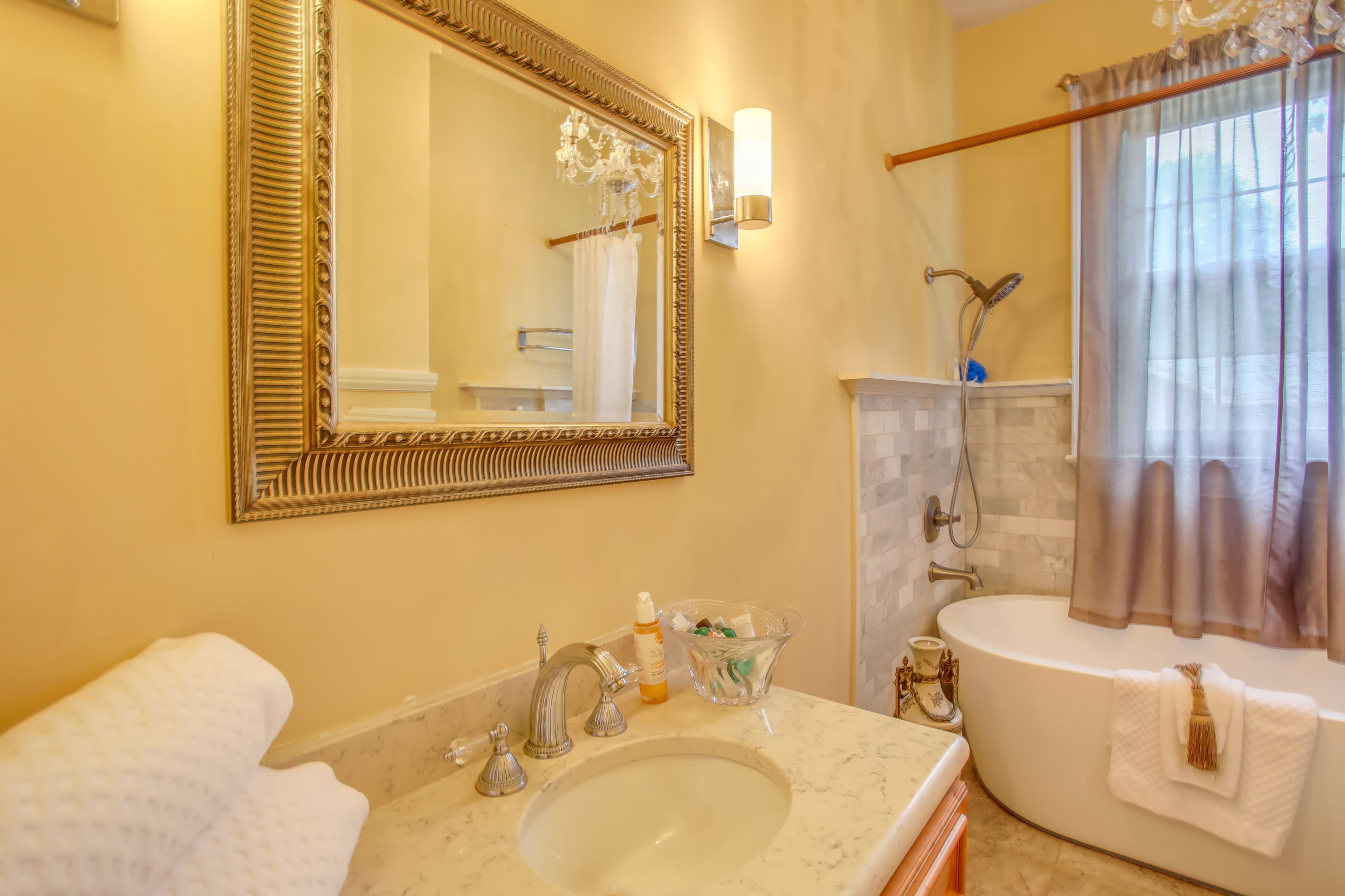 Full Bathroom | 1st Floor | Towels Provided | Hair Dryer