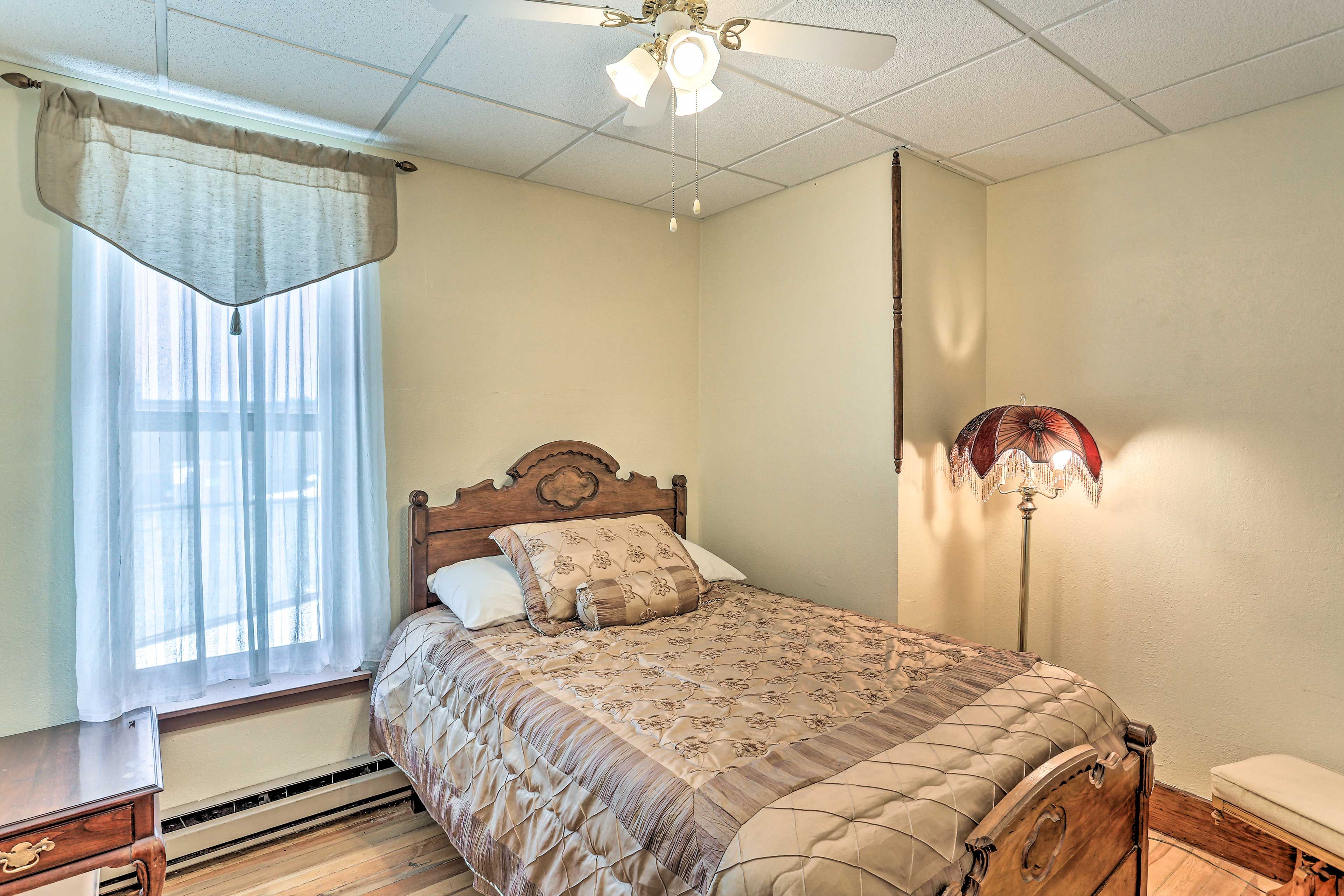 Bedroom 2 | Queen Bed