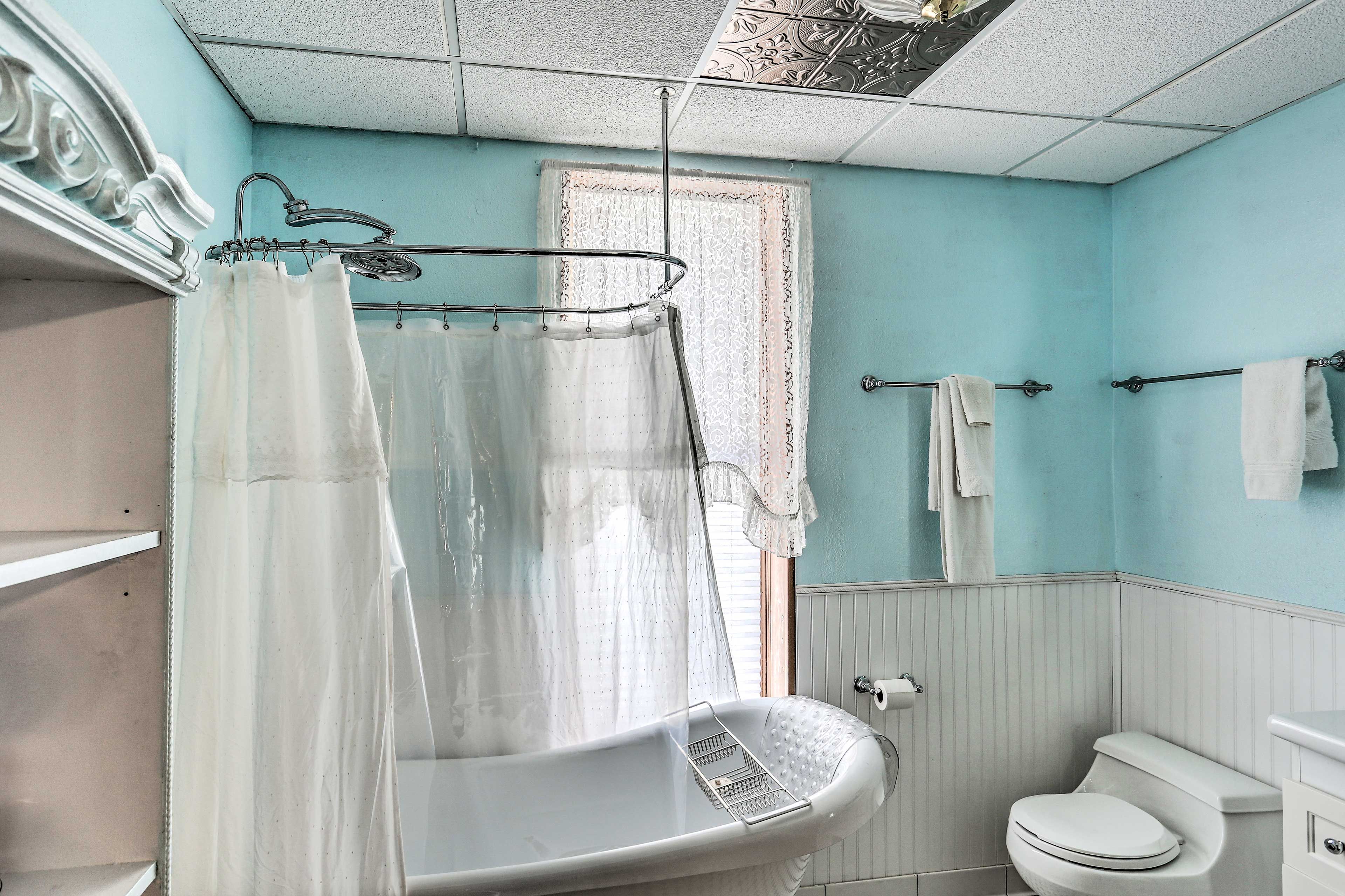 Bathroom | Towels Provided