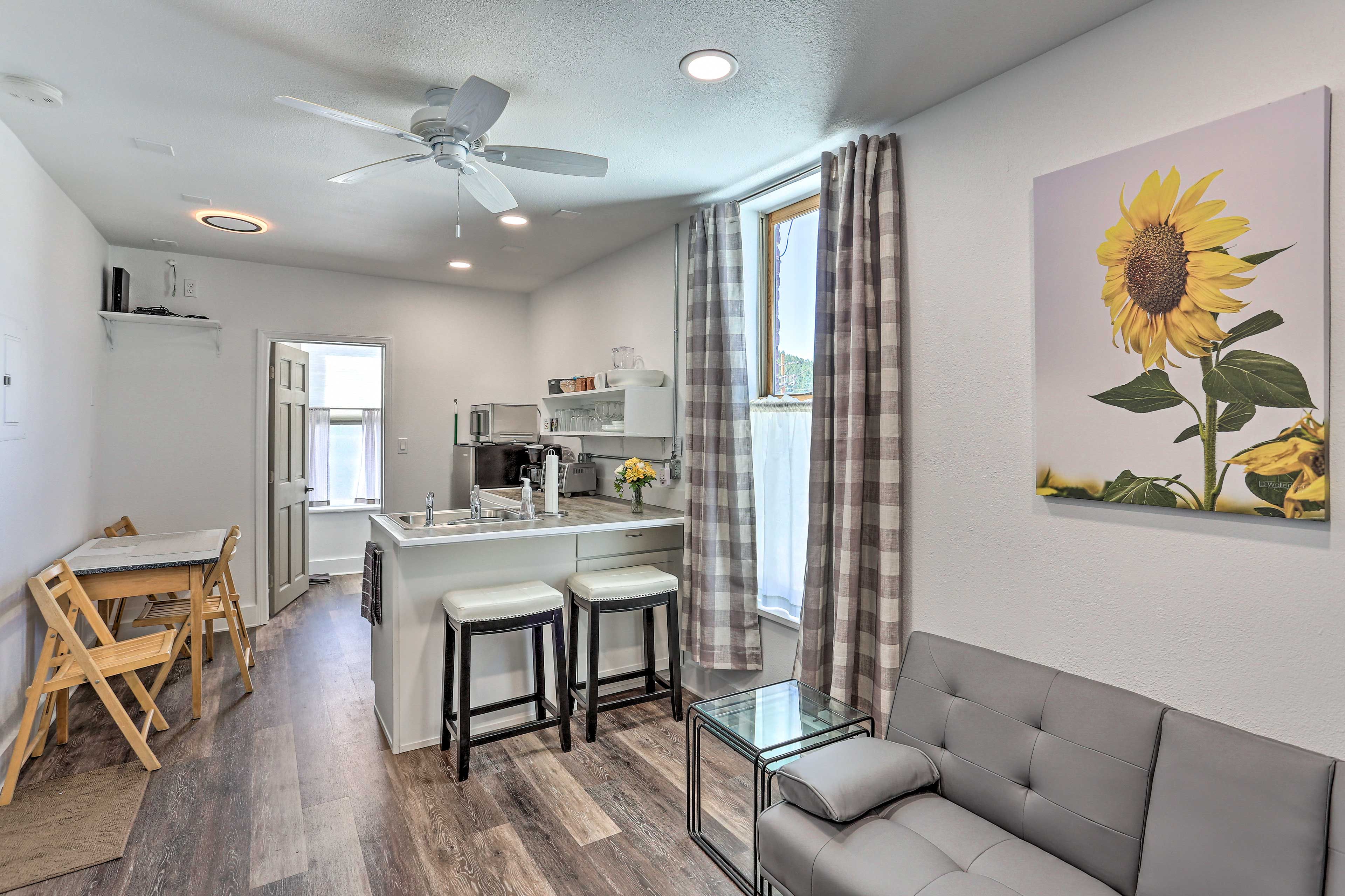 Custer Vacation Rental | 1BR | 1BA | 500 Sq Ft | Stairs Required