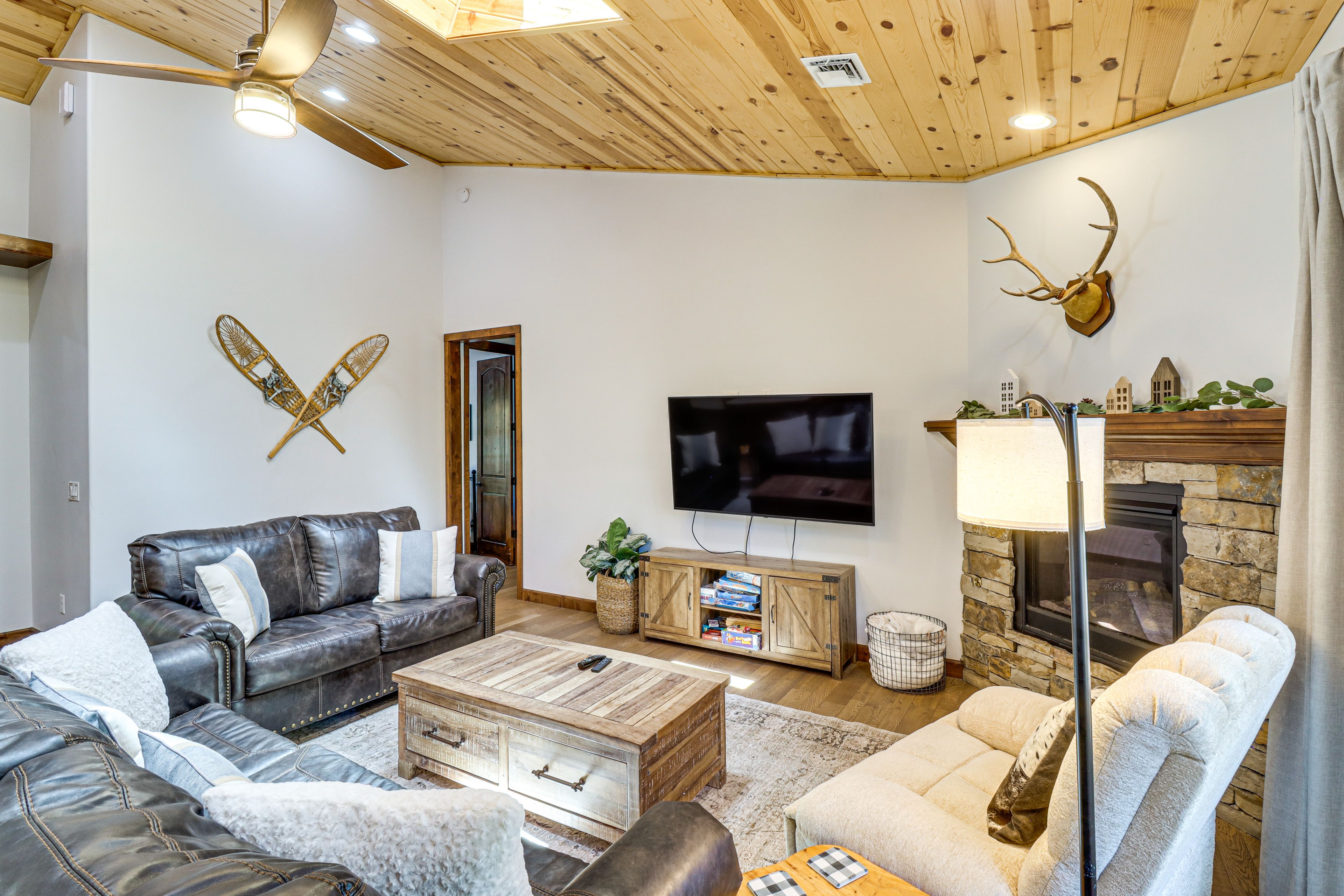 Living Room | Main Level | Smart TV w/ Netflix | Gas Fireplace