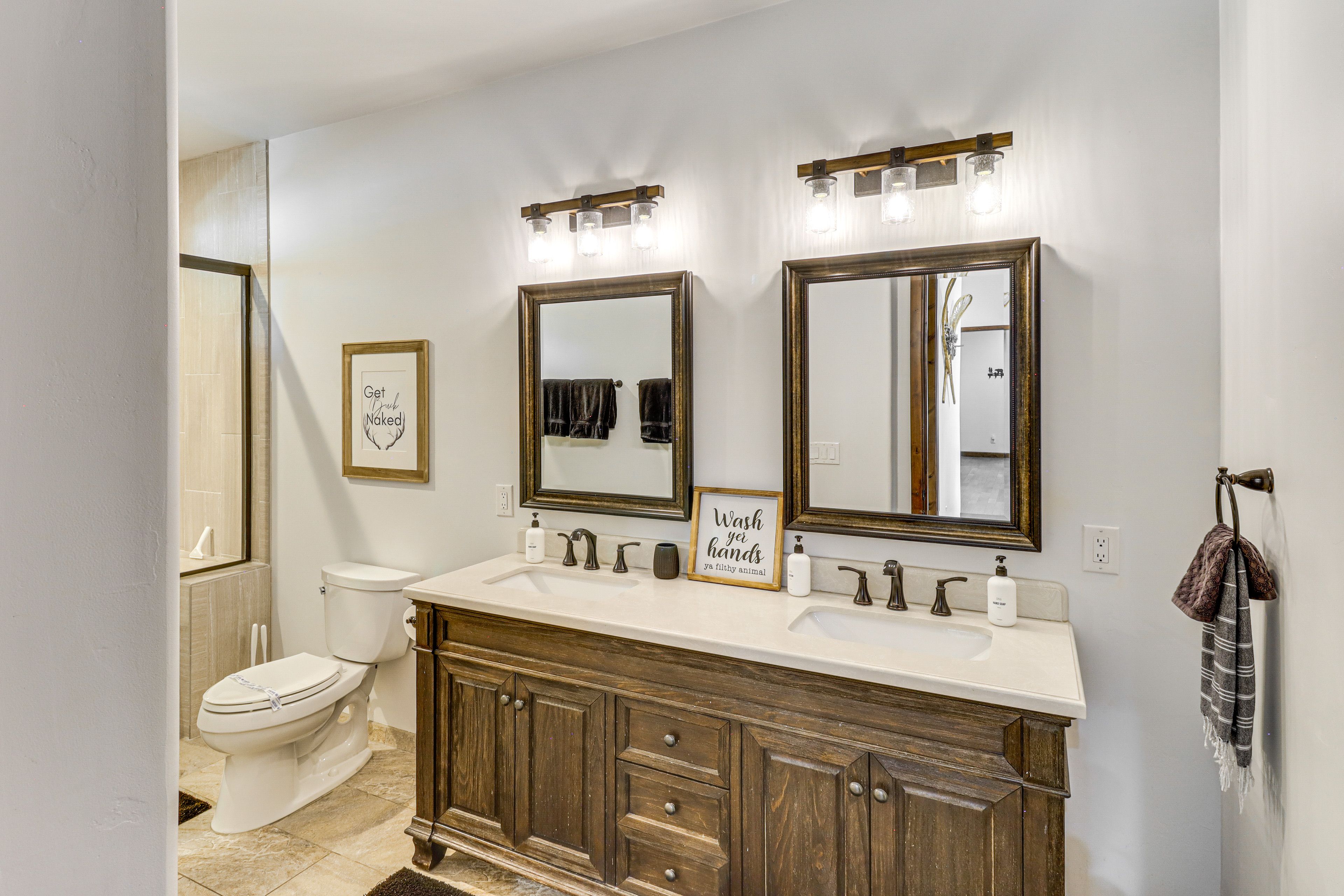 Full Bathroom | Main Level | Towels Provided