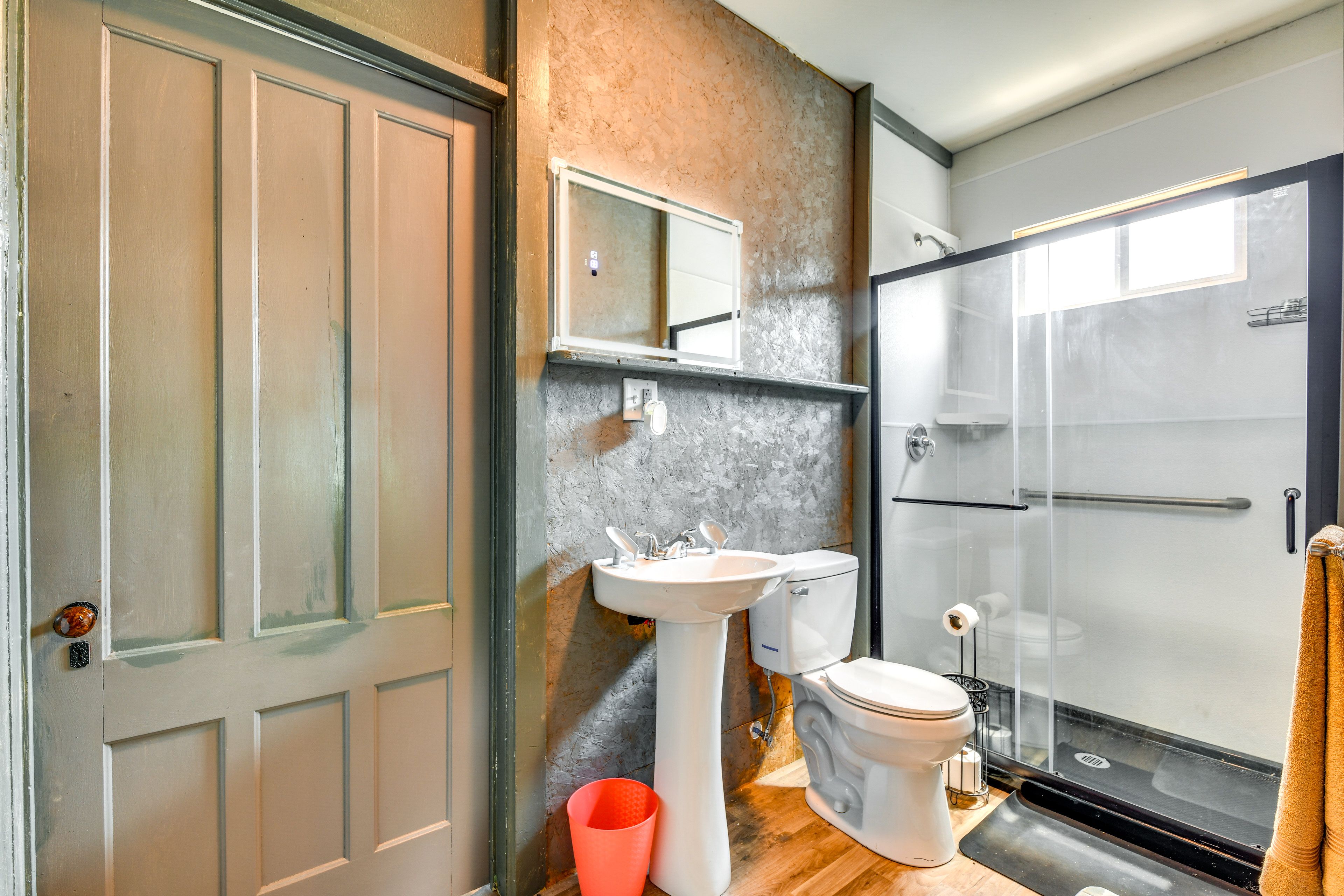 Full Bathroom | Walk-In Shower | Complimentary Toiletries | Towels Provided