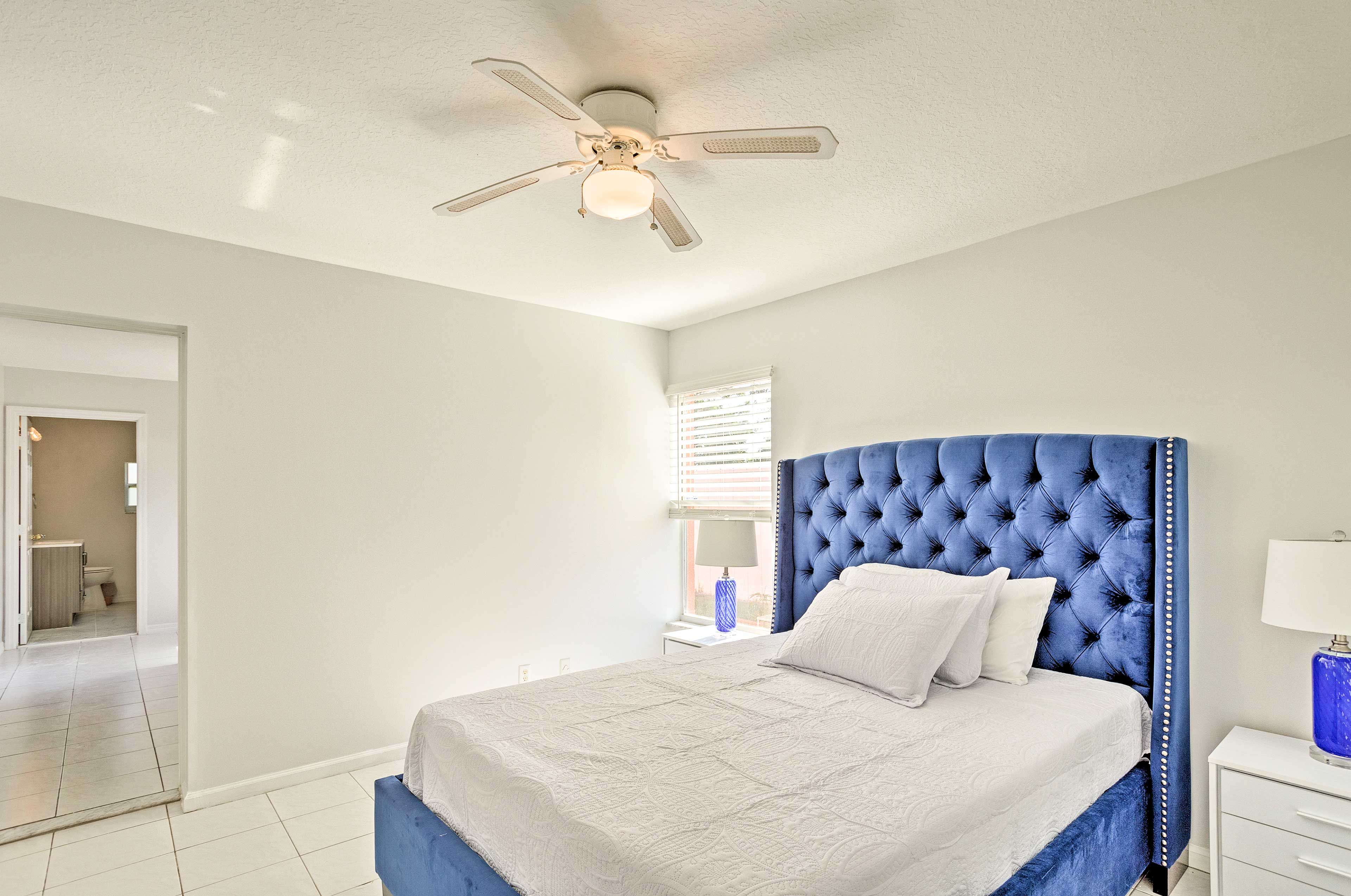 Bedroom 3 | Queen Bed
