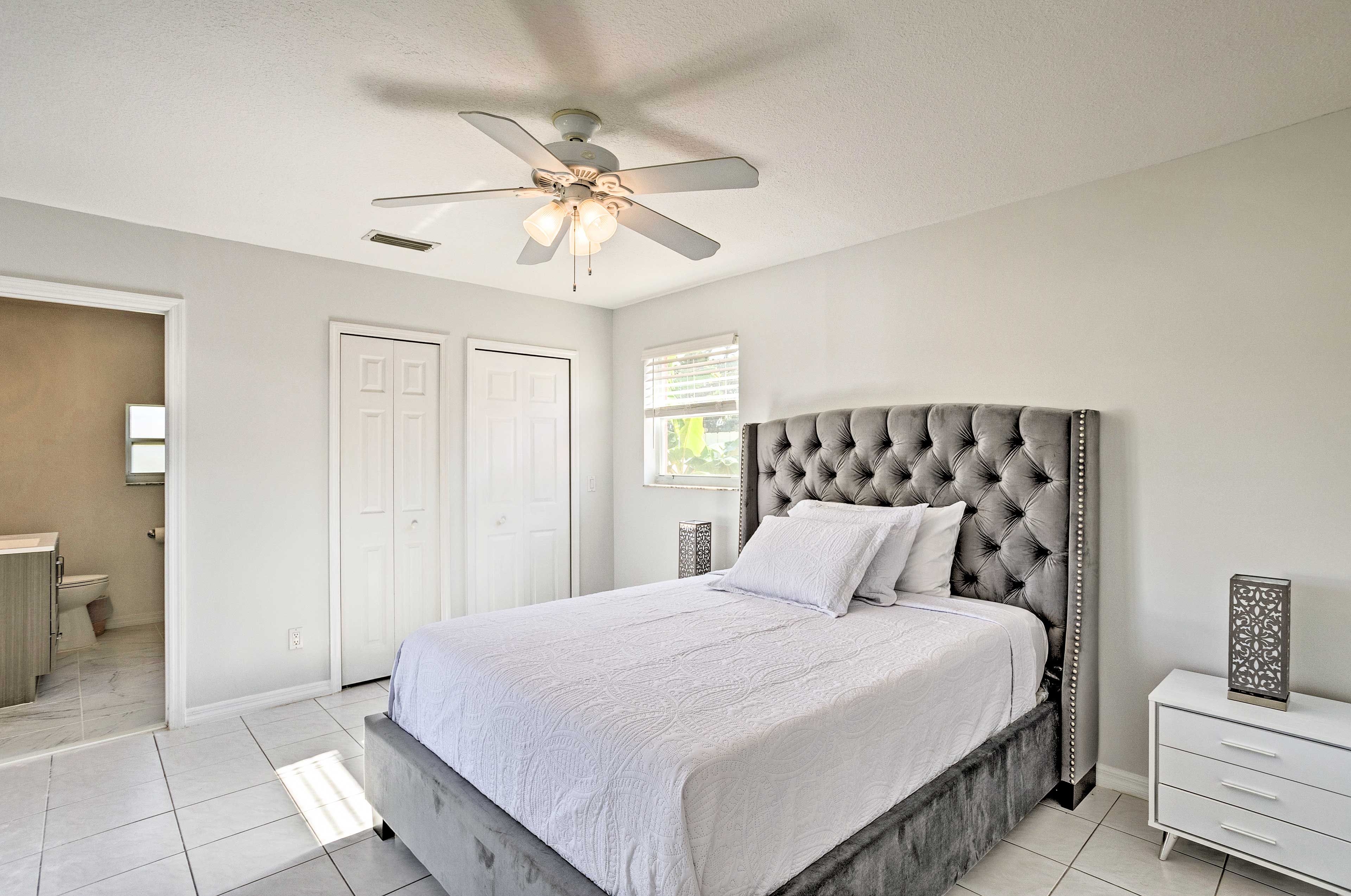 Bedroom 2 | Queen Bed