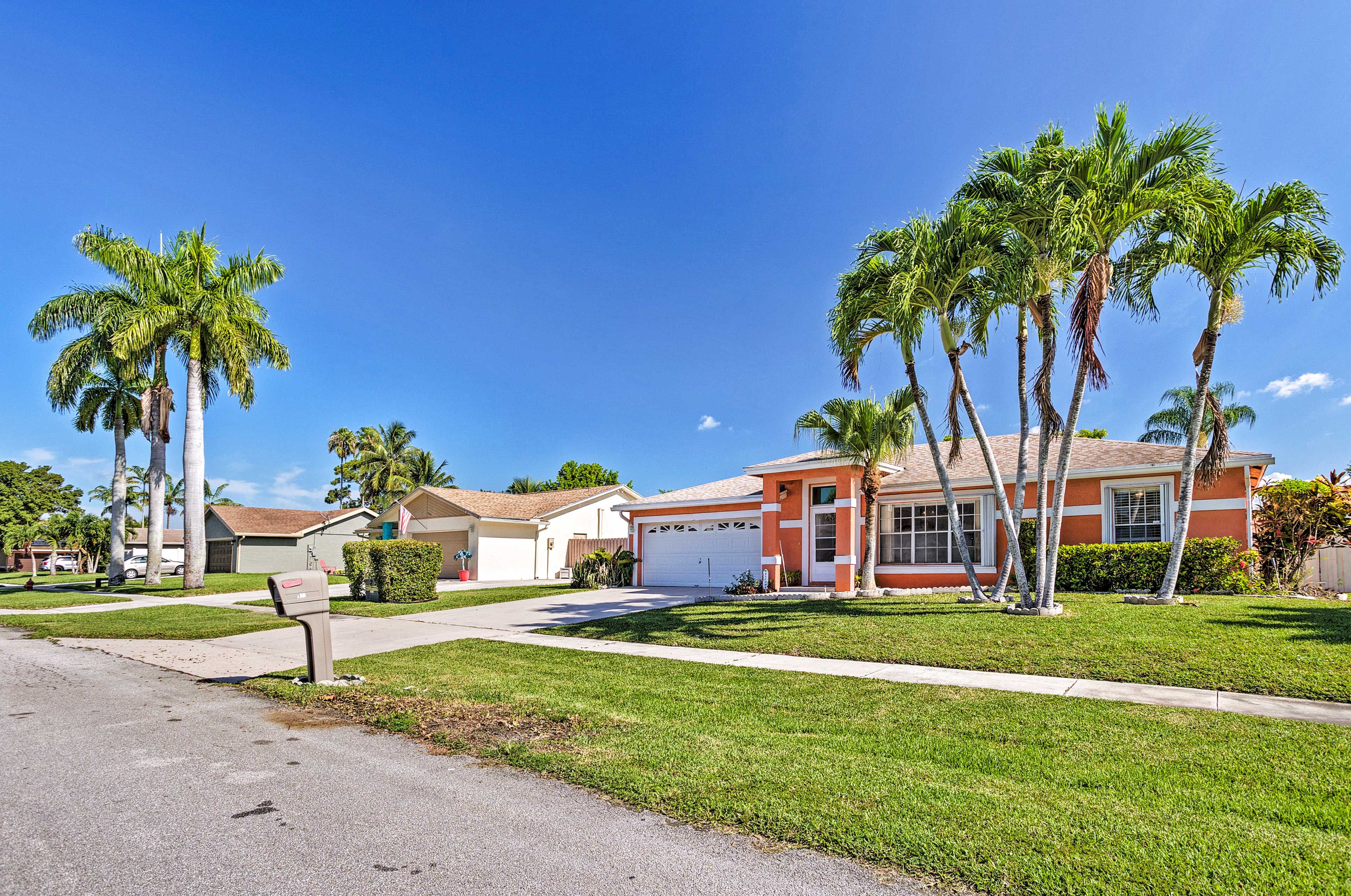 Property Exterior | Driveway Parking (2 Vehicles) | Garage (1 Small Vehicle)