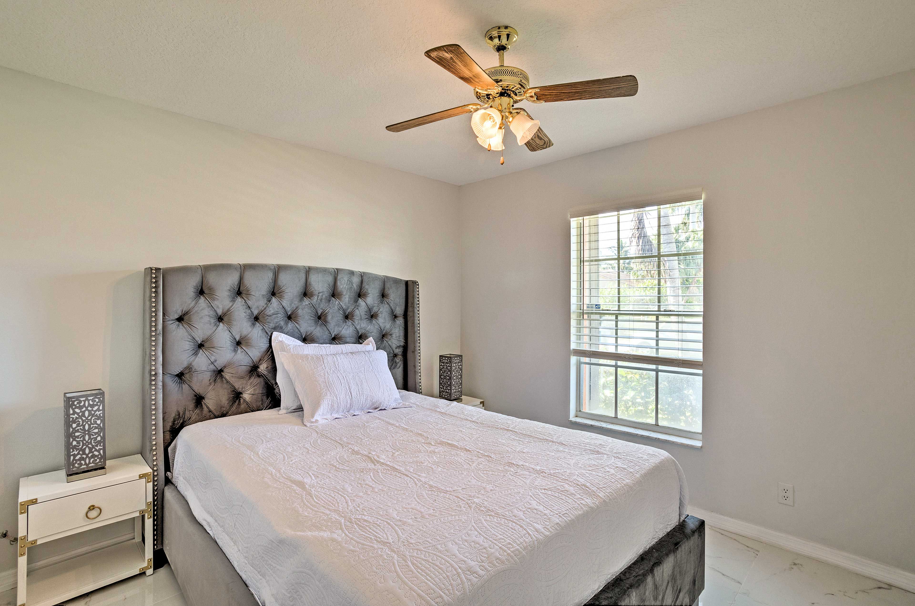 Bedroom 4 | Queen Bed