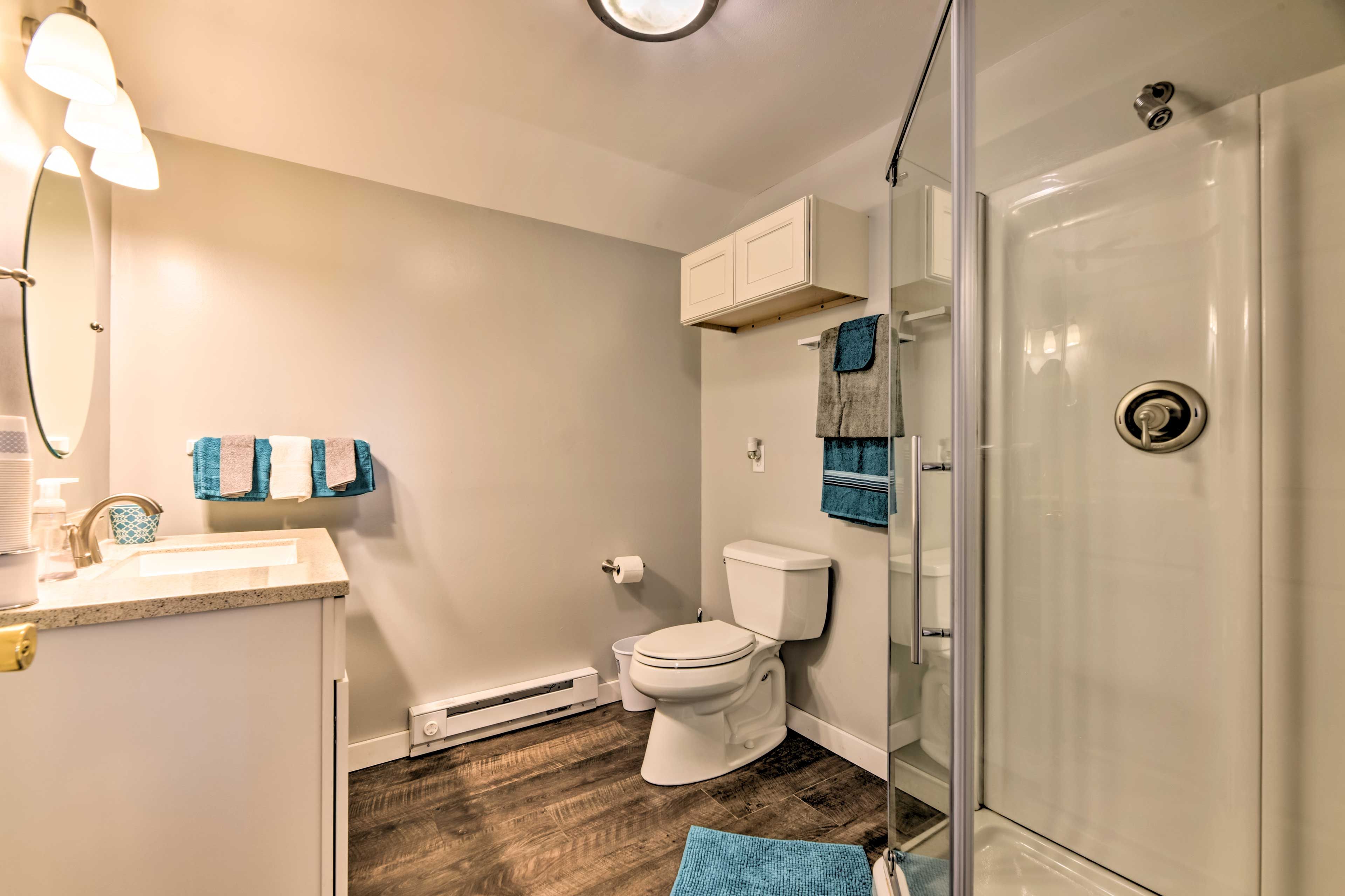 Full Bathroom | Towels Provided