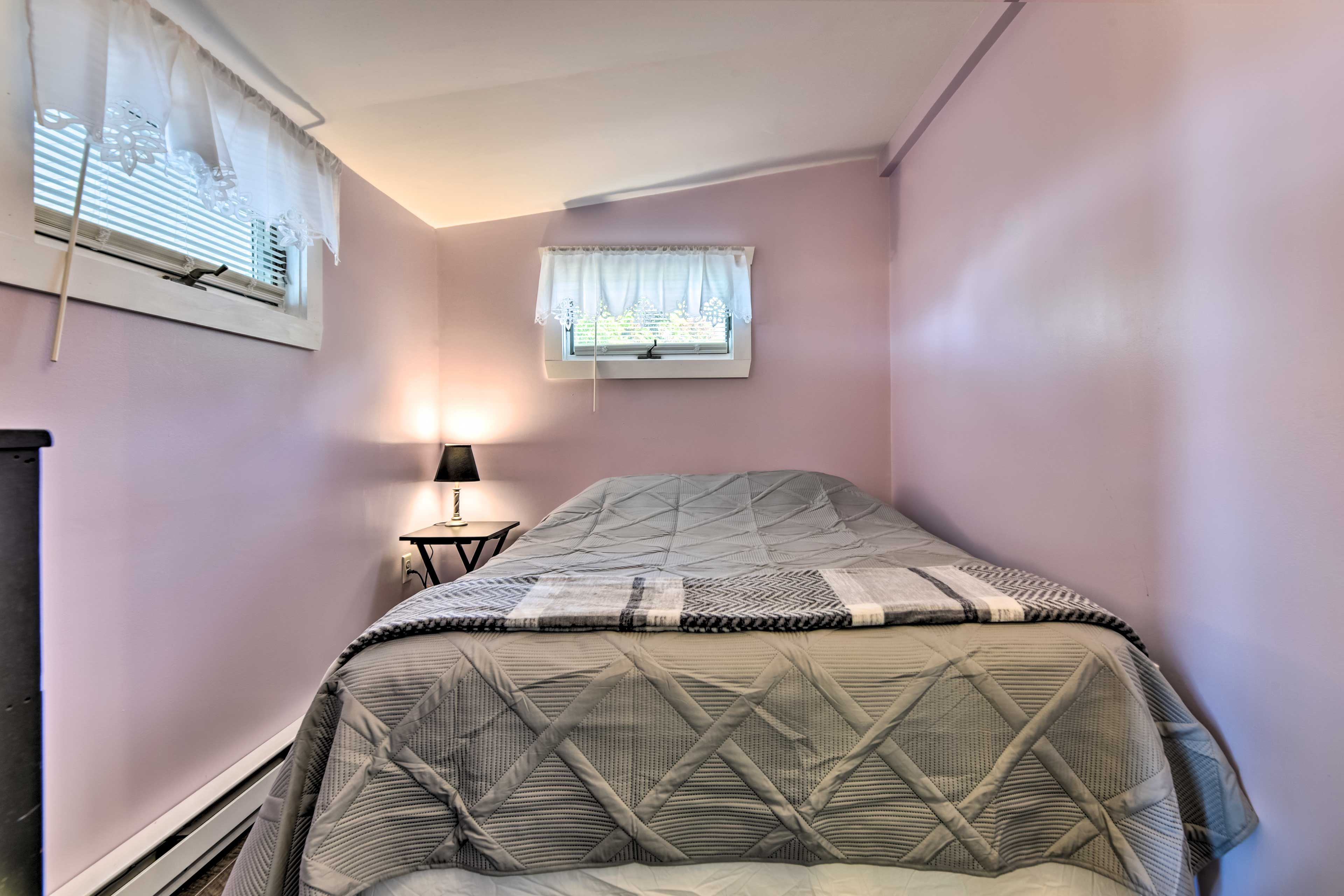 Bedroom 2 | Queen Bed