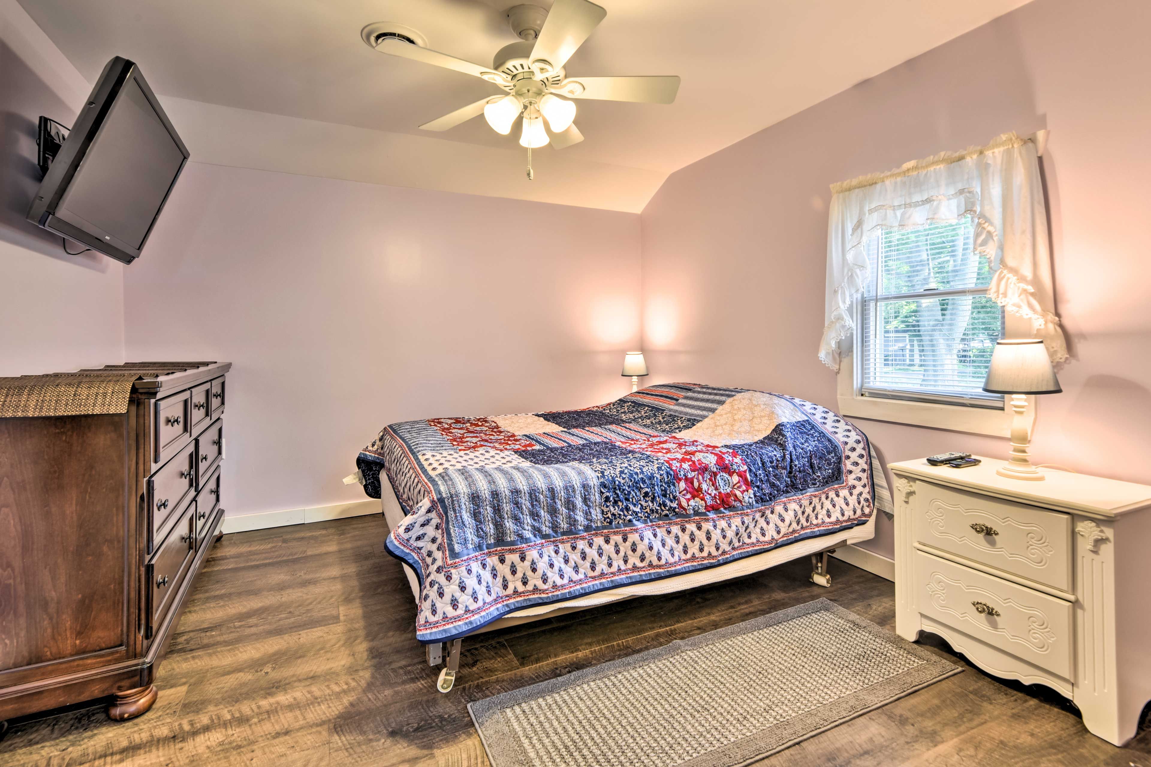 Bedroom 1 | Queen Bed | Linens Provided