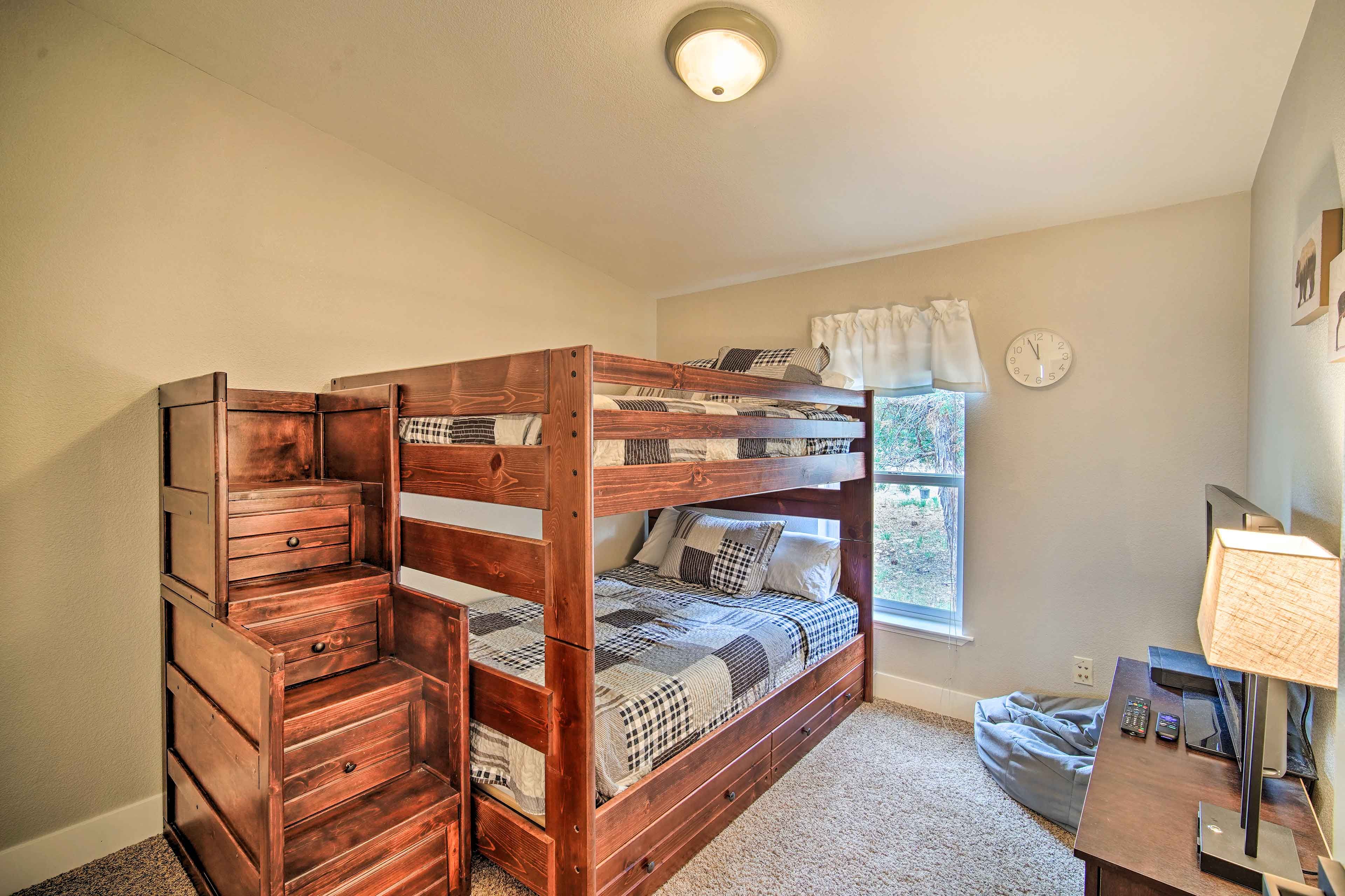 Bedroom 2 | Full Bunk Bed w/ Trundle