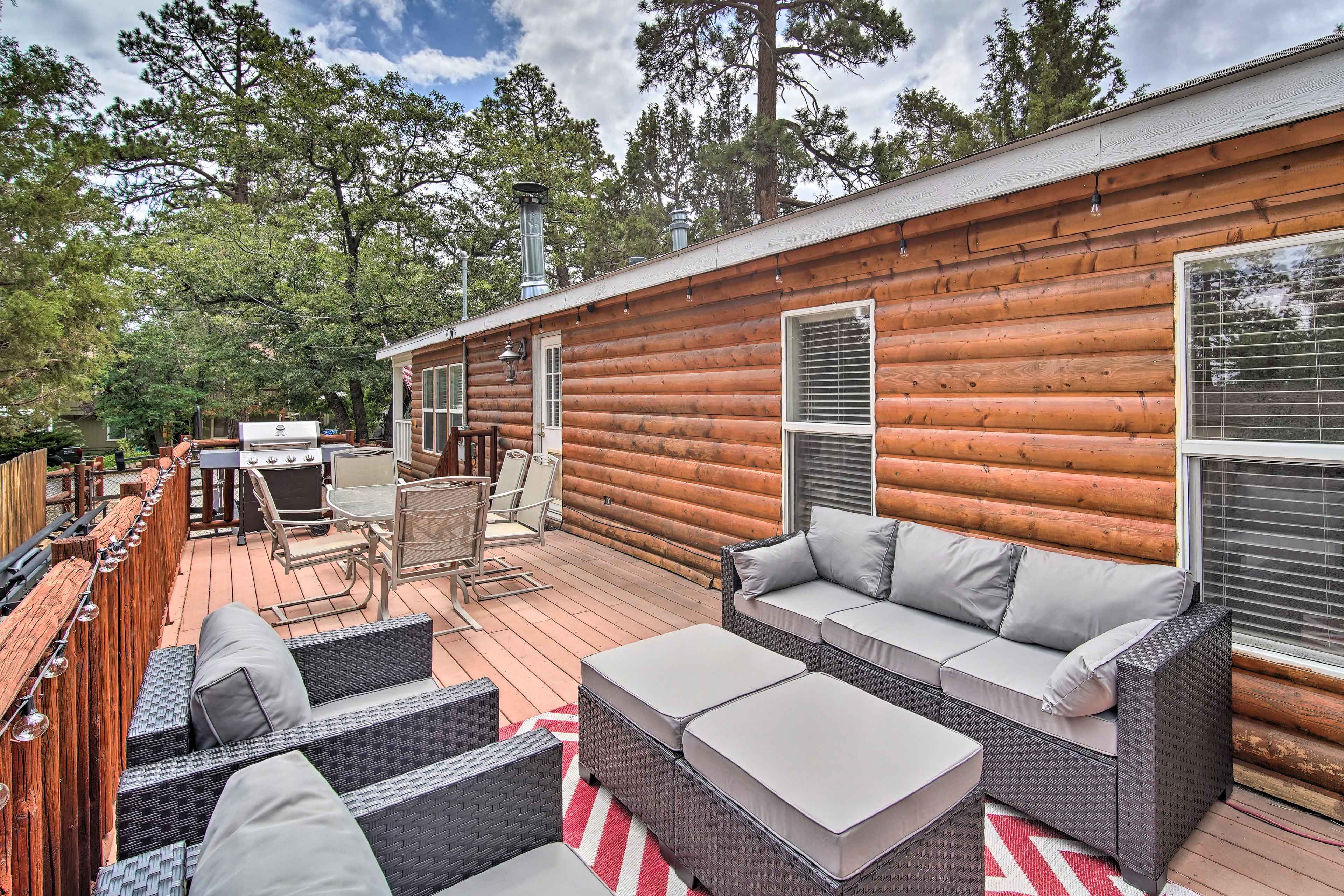 Furnished Deck | Park Nearby