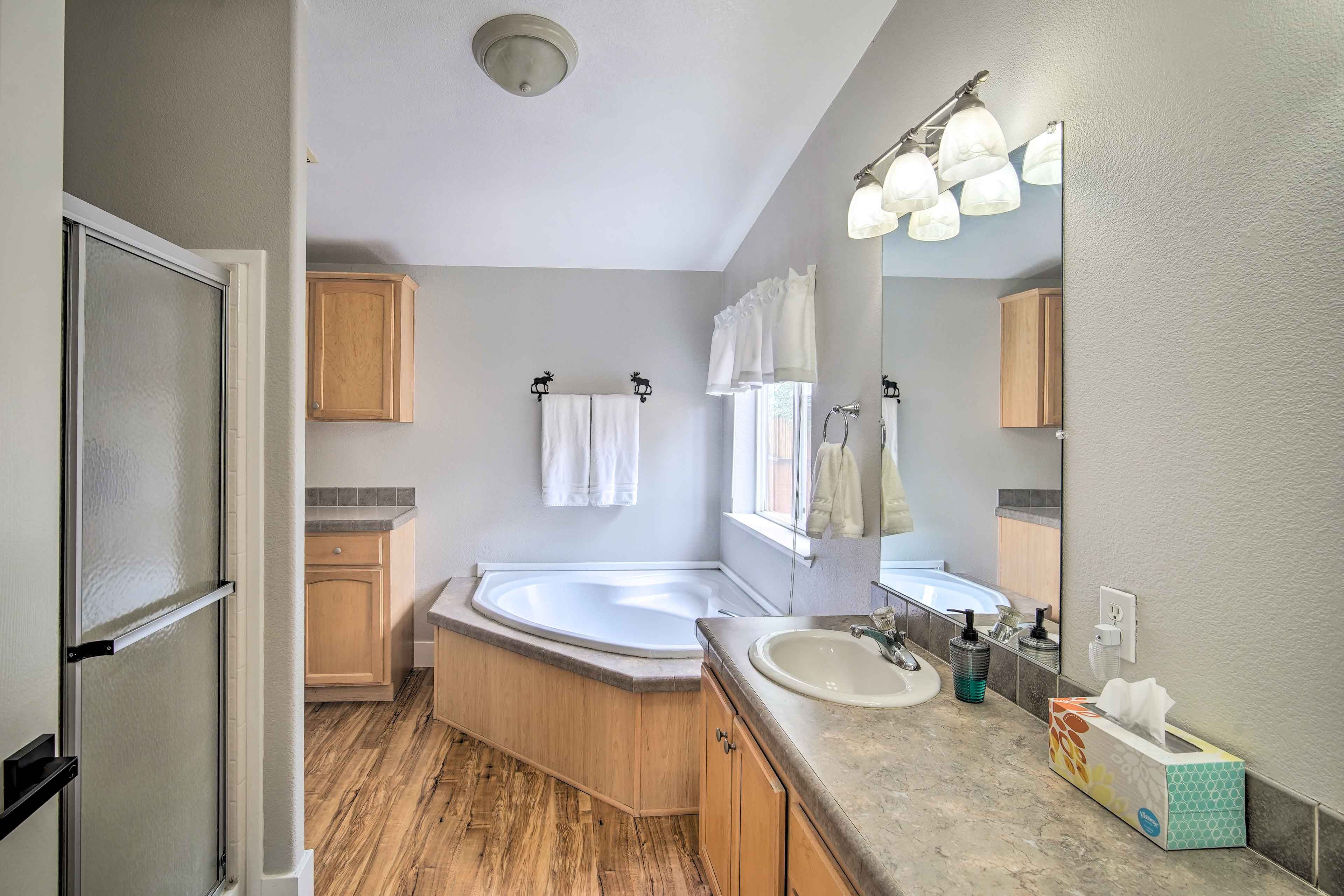 En-Suite Bathroom | Towels Provided