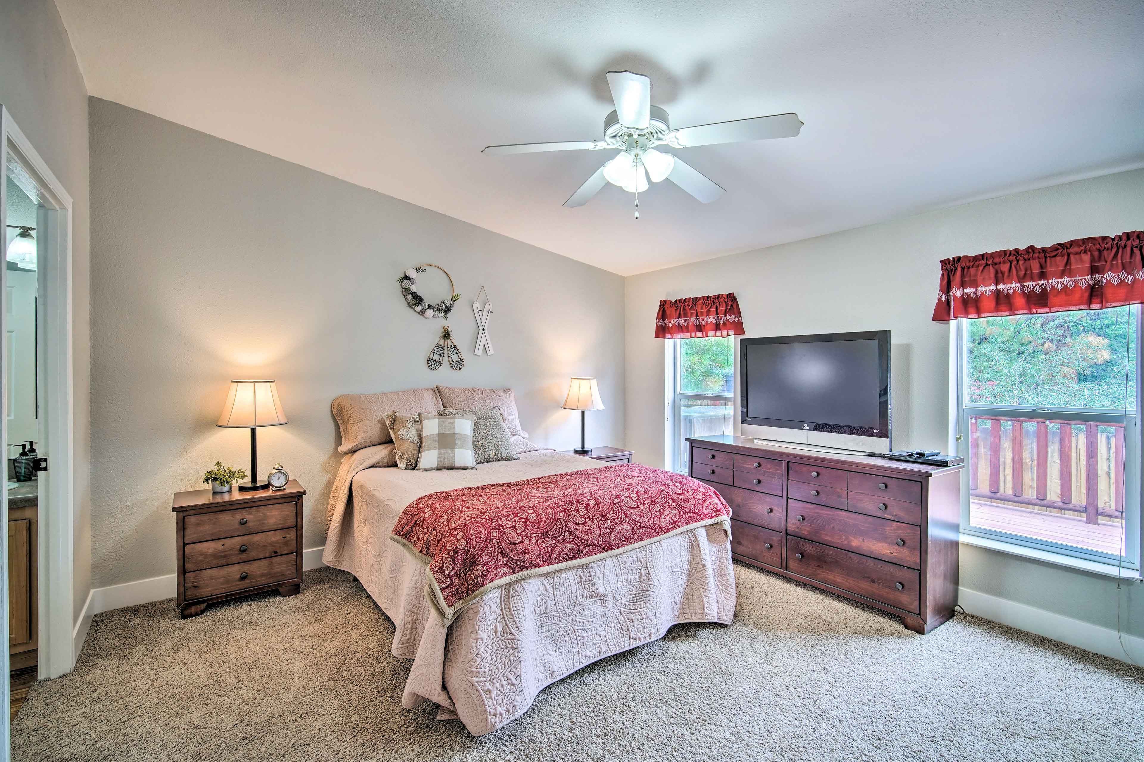Bedroom 1 | Queen Bed | Linens Provided