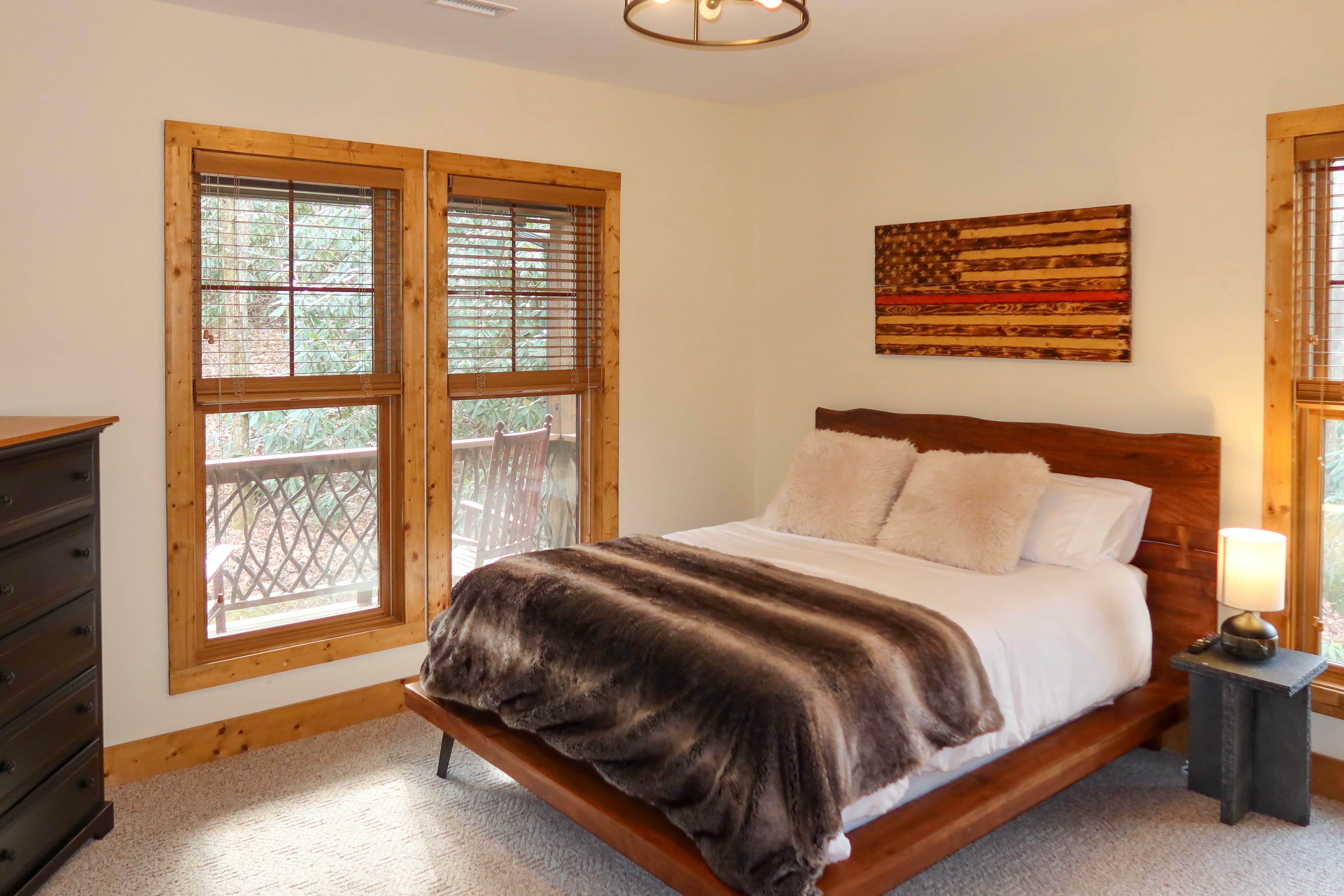 Bedroom 3 | Queen Bed | 2nd Floor | Smart TV