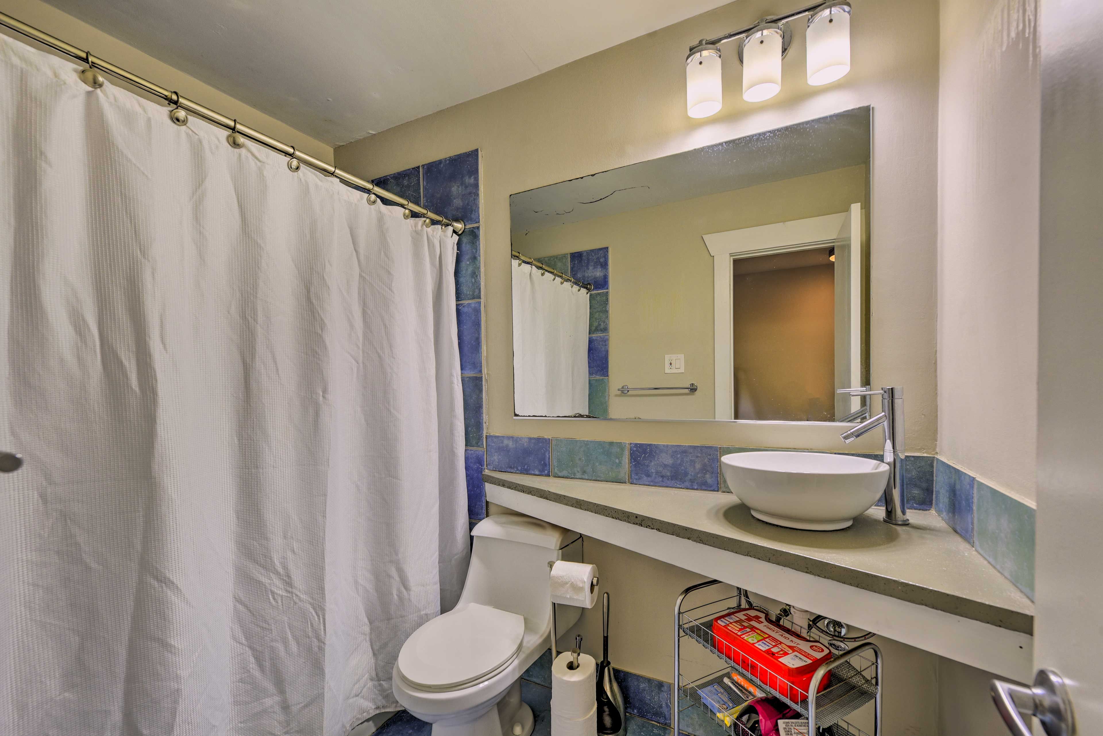 Full Bathroom | 2nd Floor
