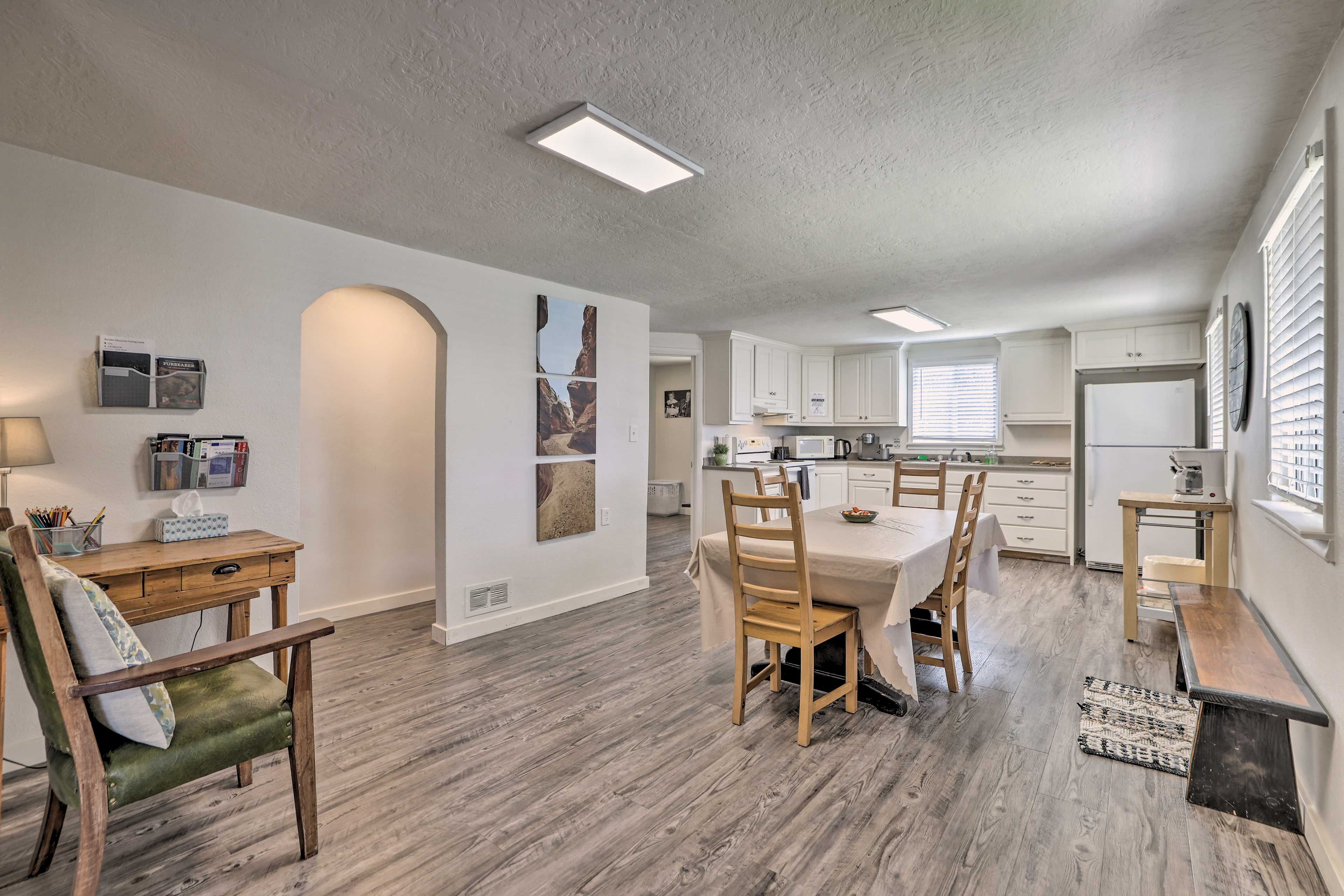 Dining Area | Dishware & Flatware Provided