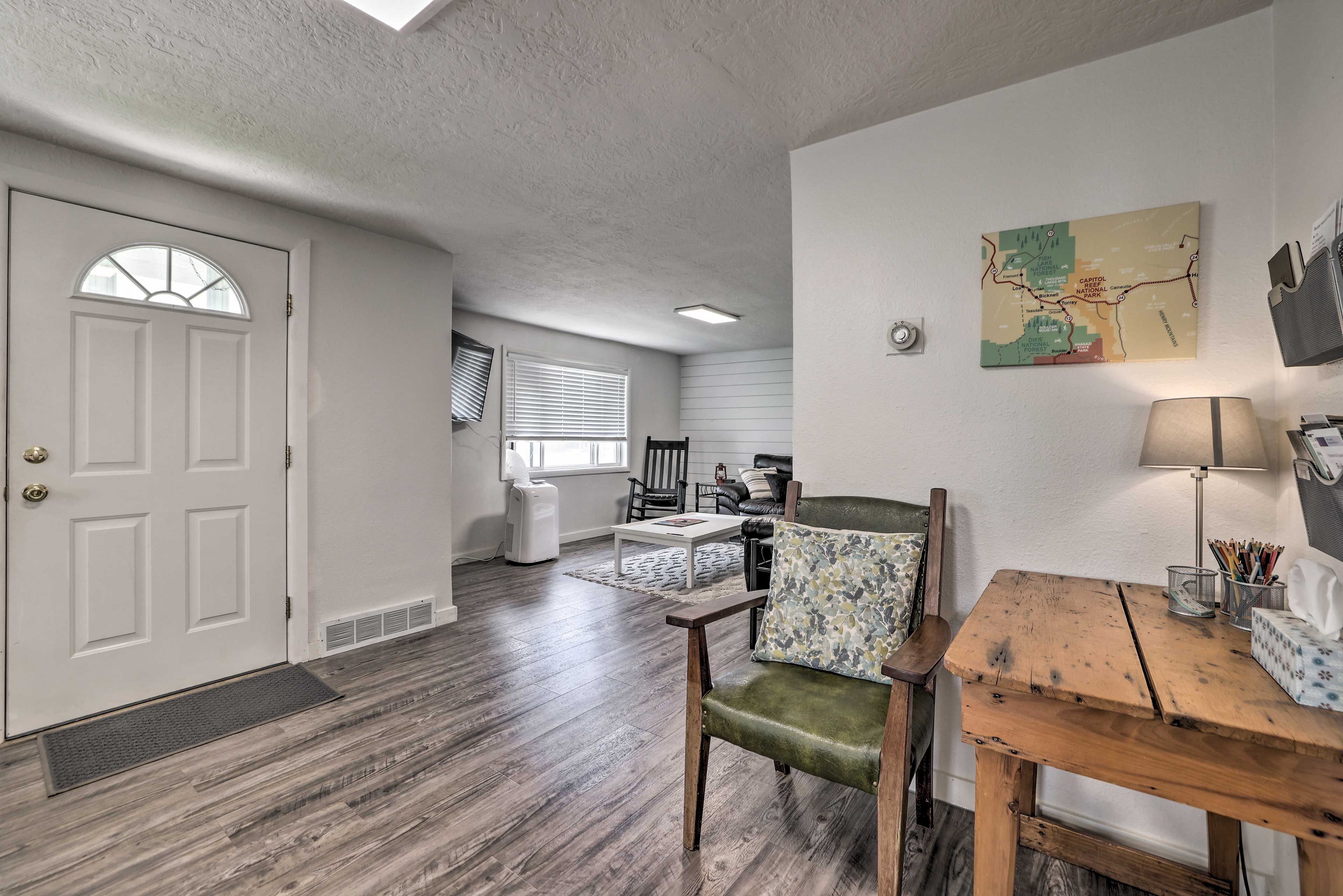 Front Entry | Keyless Entry | Trash Bags & Paper Towels Provided