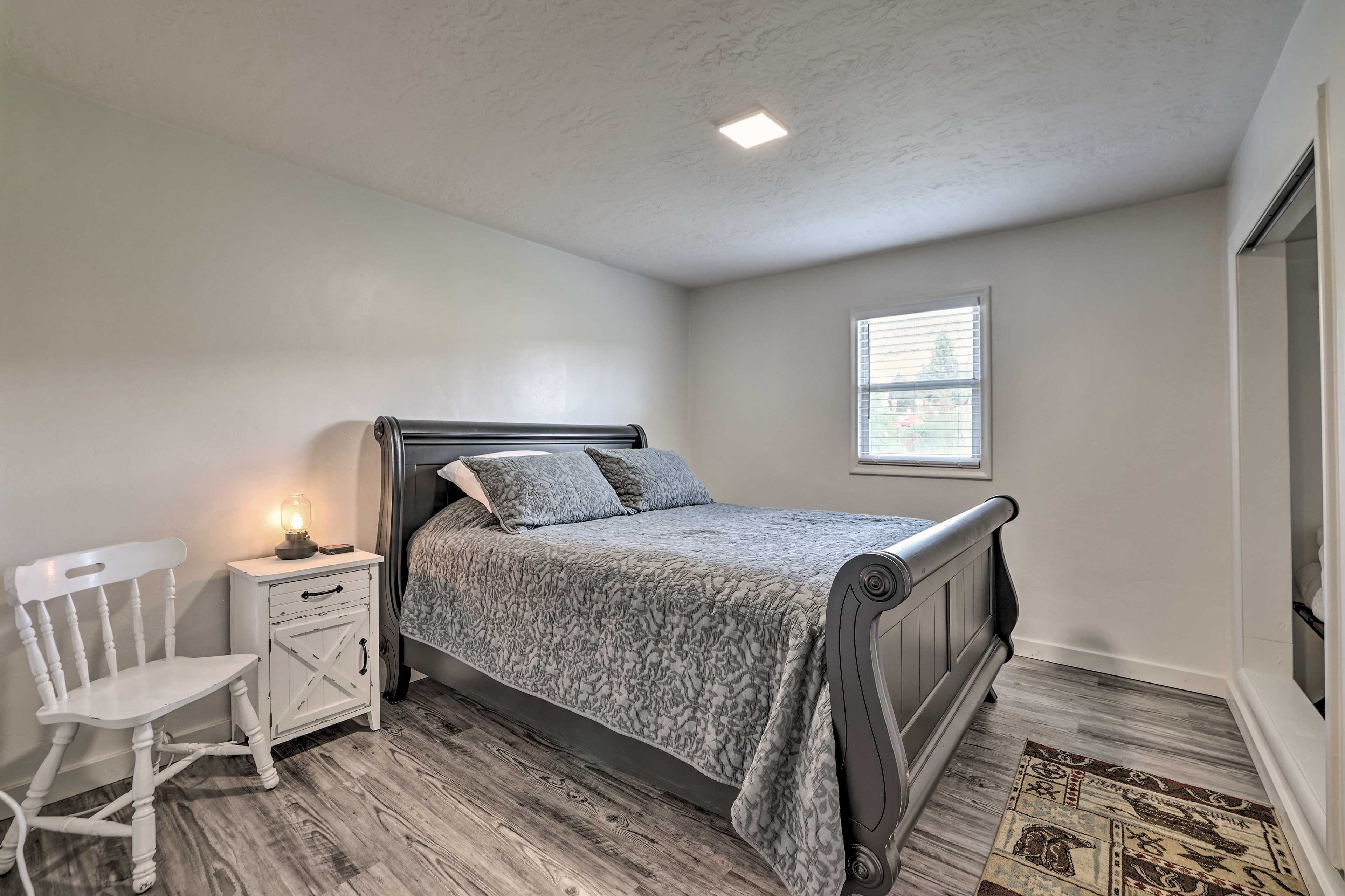Bedroom 1 | Queen Bed | Linens & Towels Provided