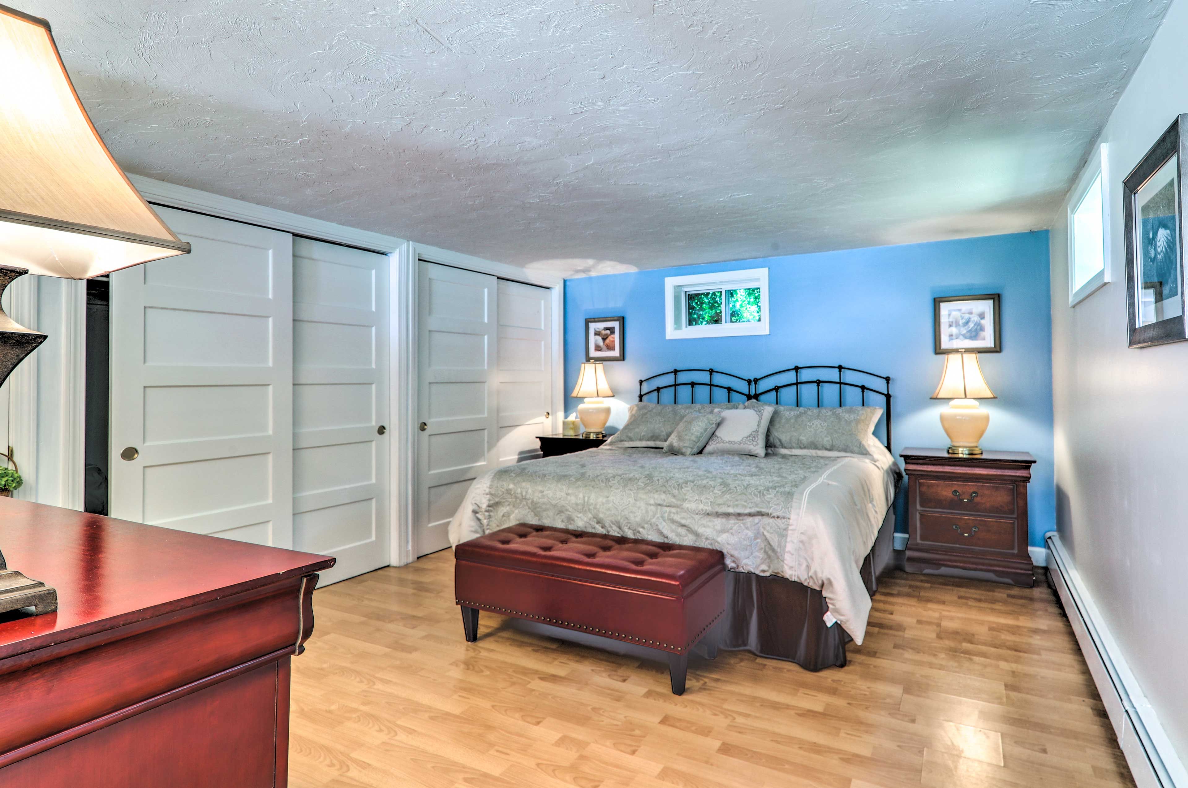 Bedroom | King Bed | Linens Provided