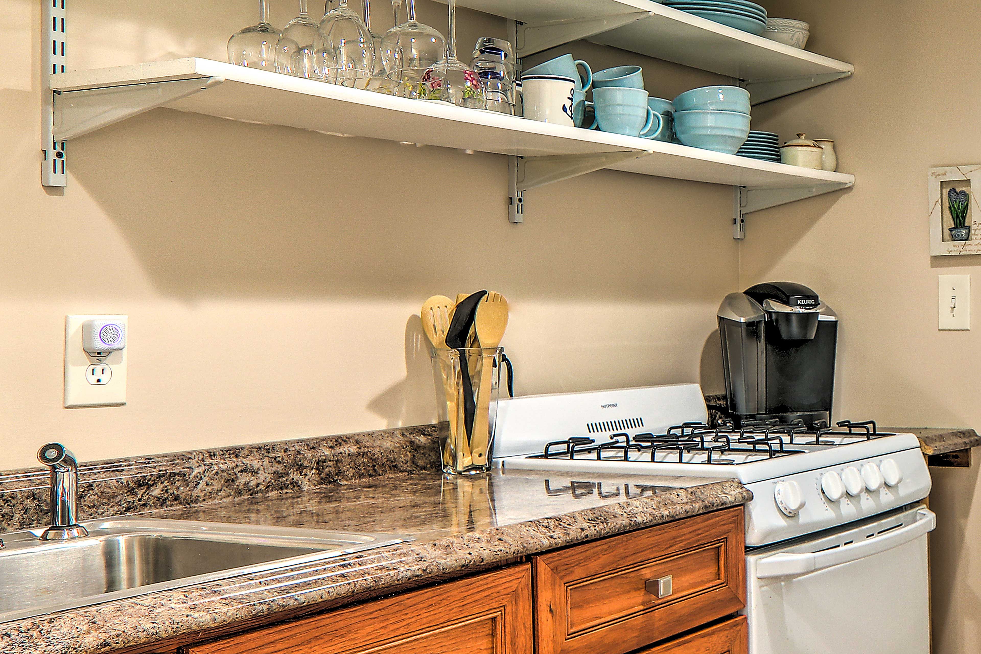 Kitchen | Toaster | Dishware/Flatware